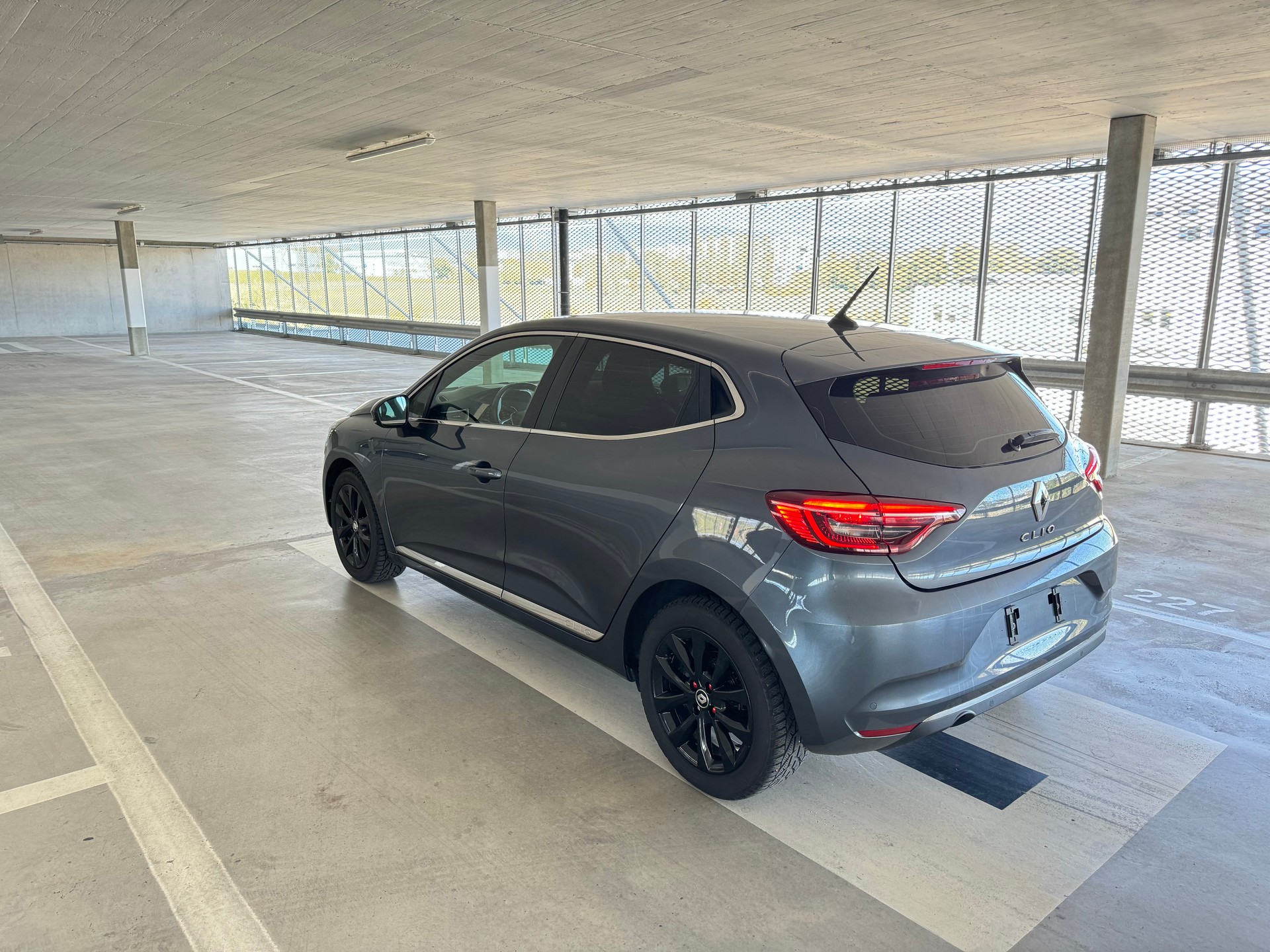 RENAULT Clio 1.0 Equilibre CVT-image-7