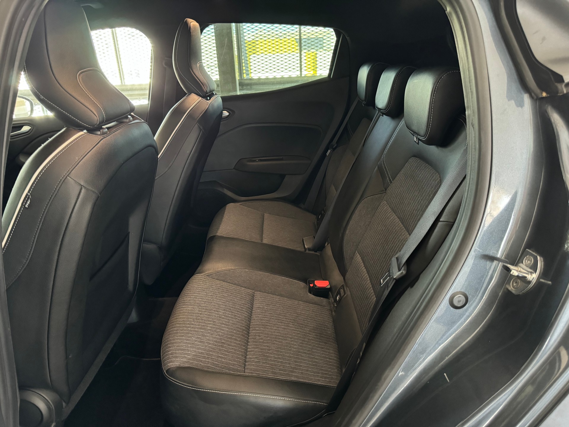 RENAULT Clio 1.0 Equilibre CVT-image-13