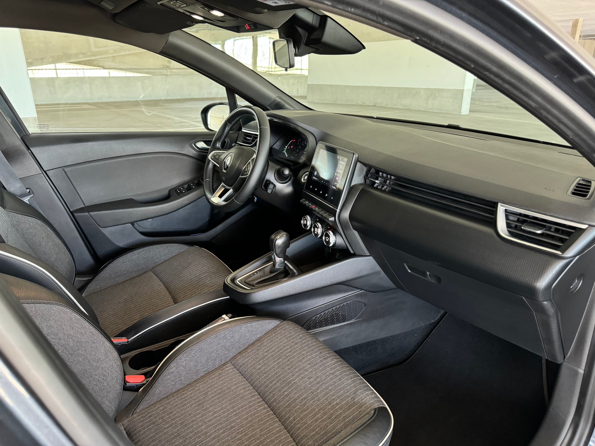 RENAULT Clio 1.0 Equilibre CVT-image-11