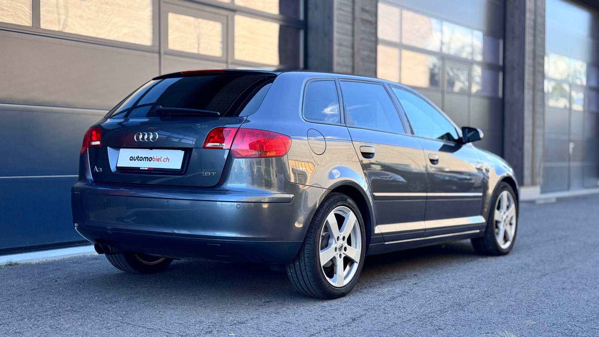 AUDI A3 Sportback 1.8 Turbo FSI Ambition-image-4