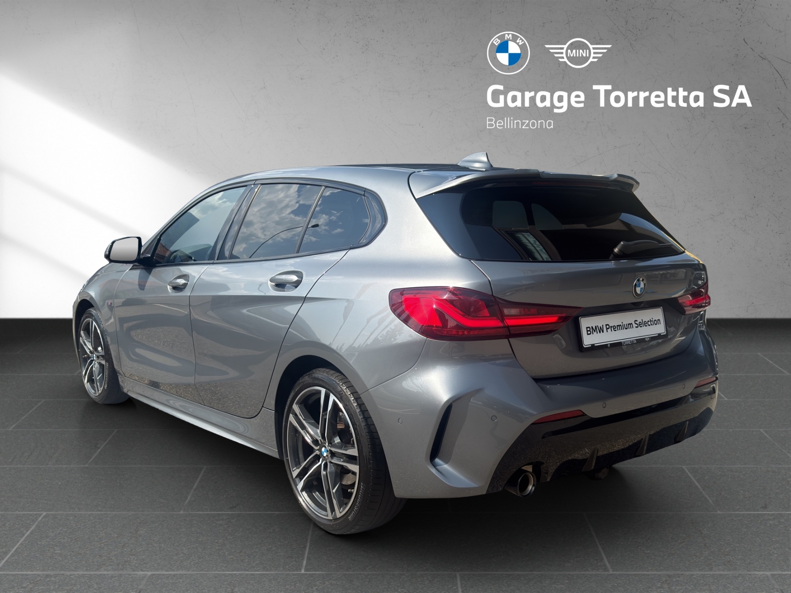 BMW 118i Pure M Sport Steptronic-image-2