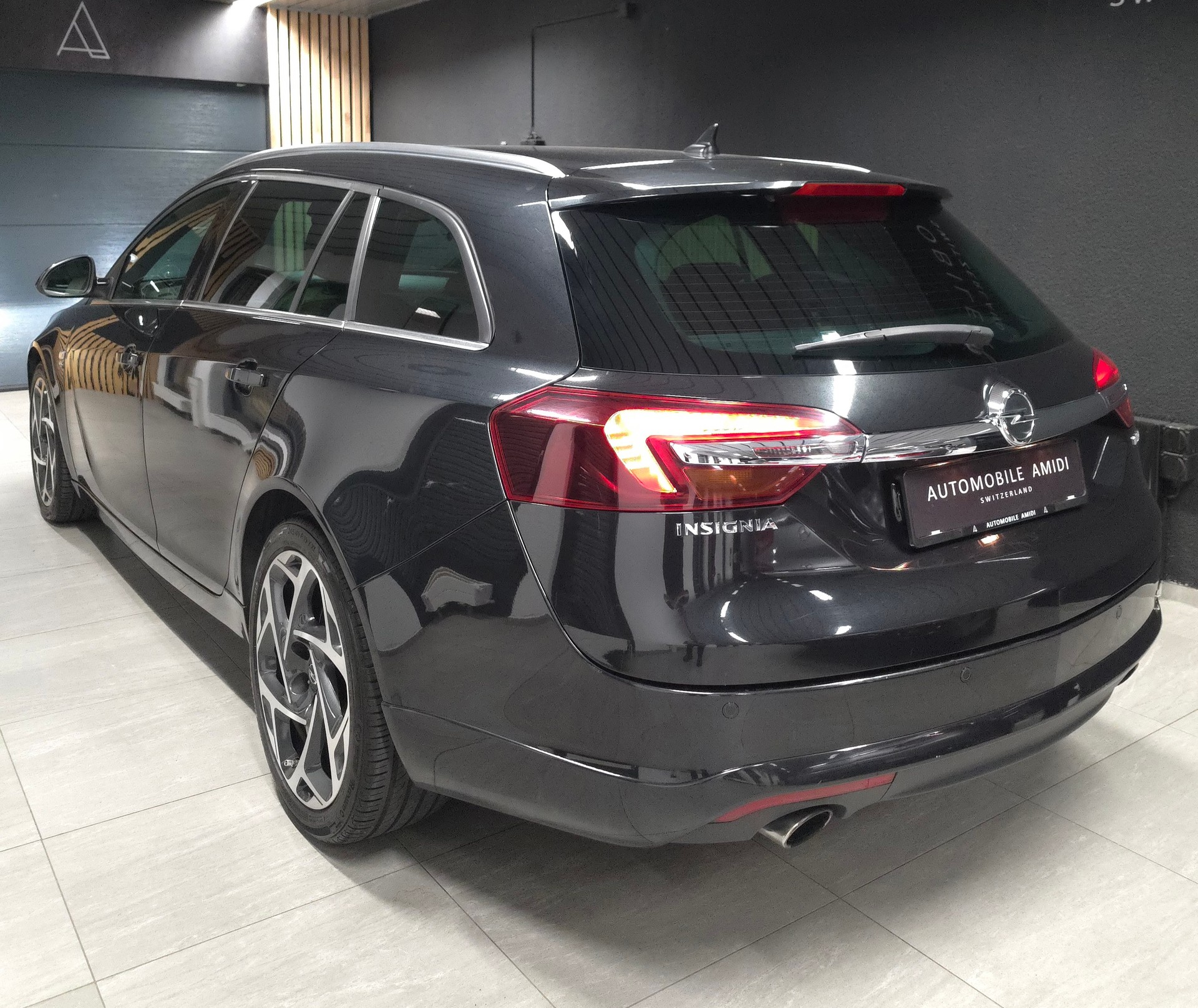 OPEL Insignia Sports Tourer 2.0 Turbo Sport-image-2