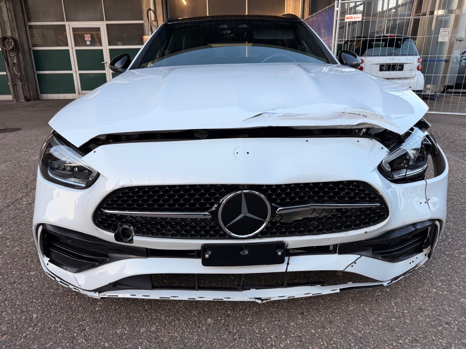 MERCEDES-BENZ C 220 d T 4Matic AMG Line-image-6