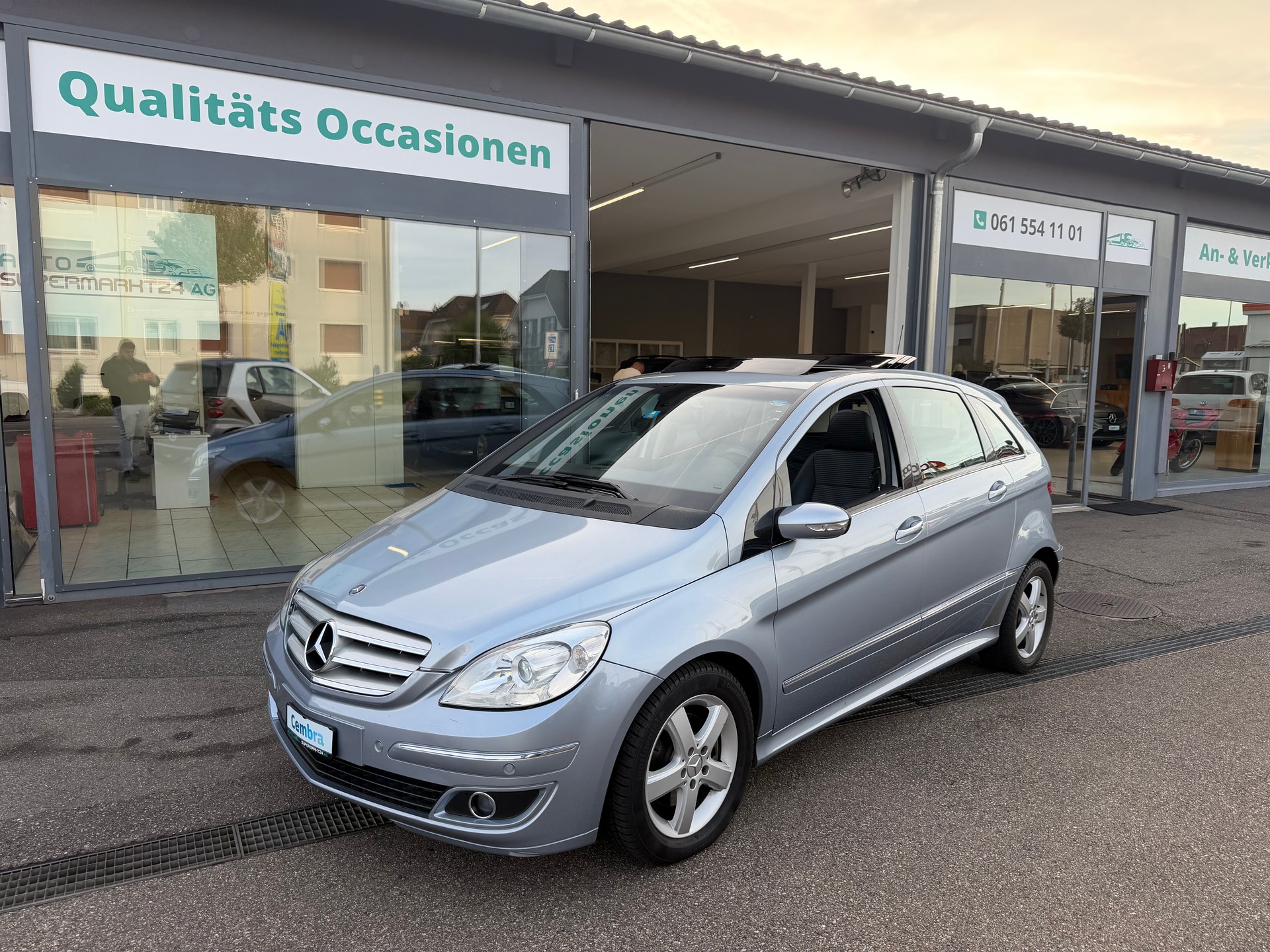 MERCEDES-BENZ B 200-image-0