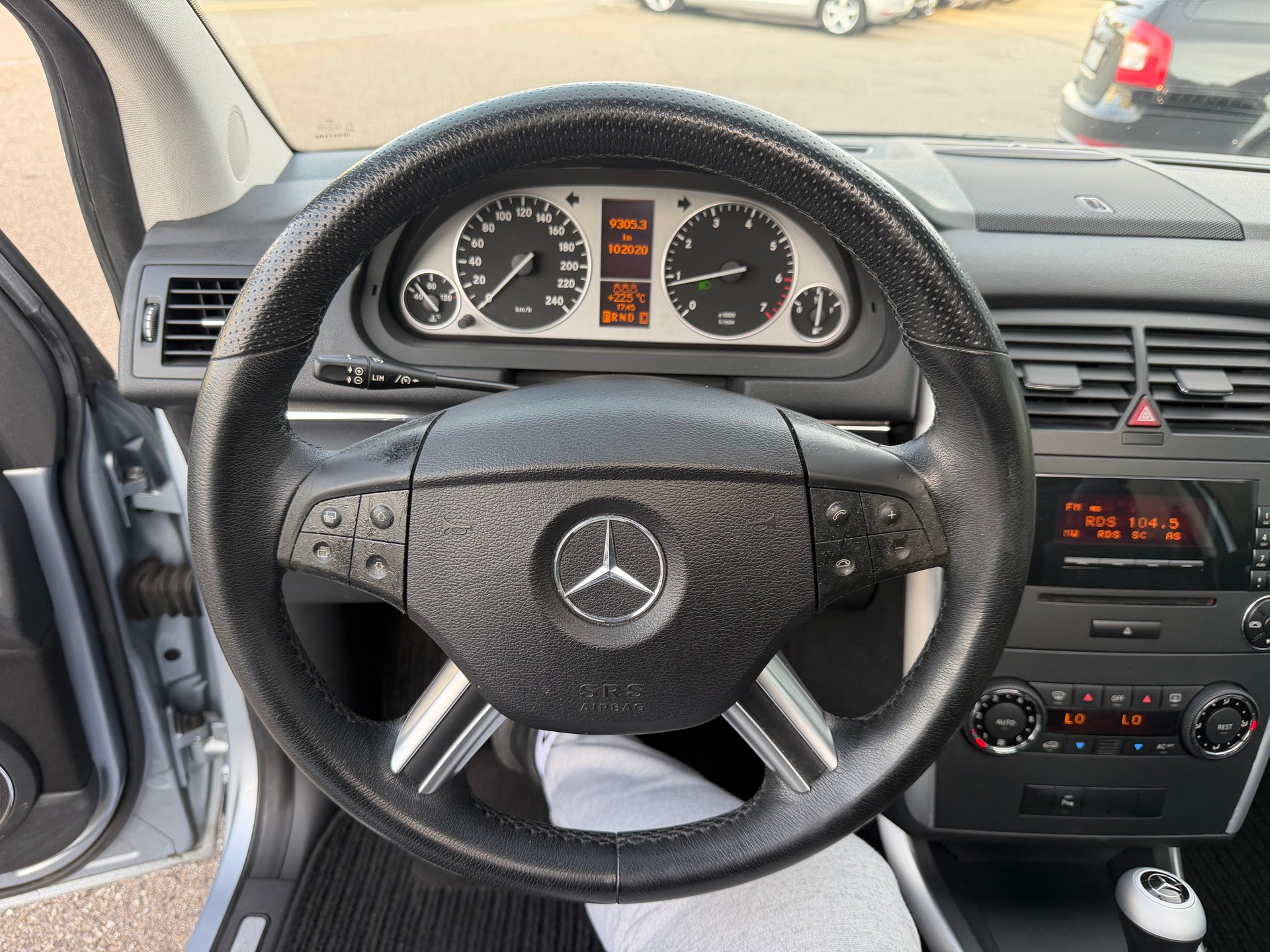 MERCEDES-BENZ B 200-image-13