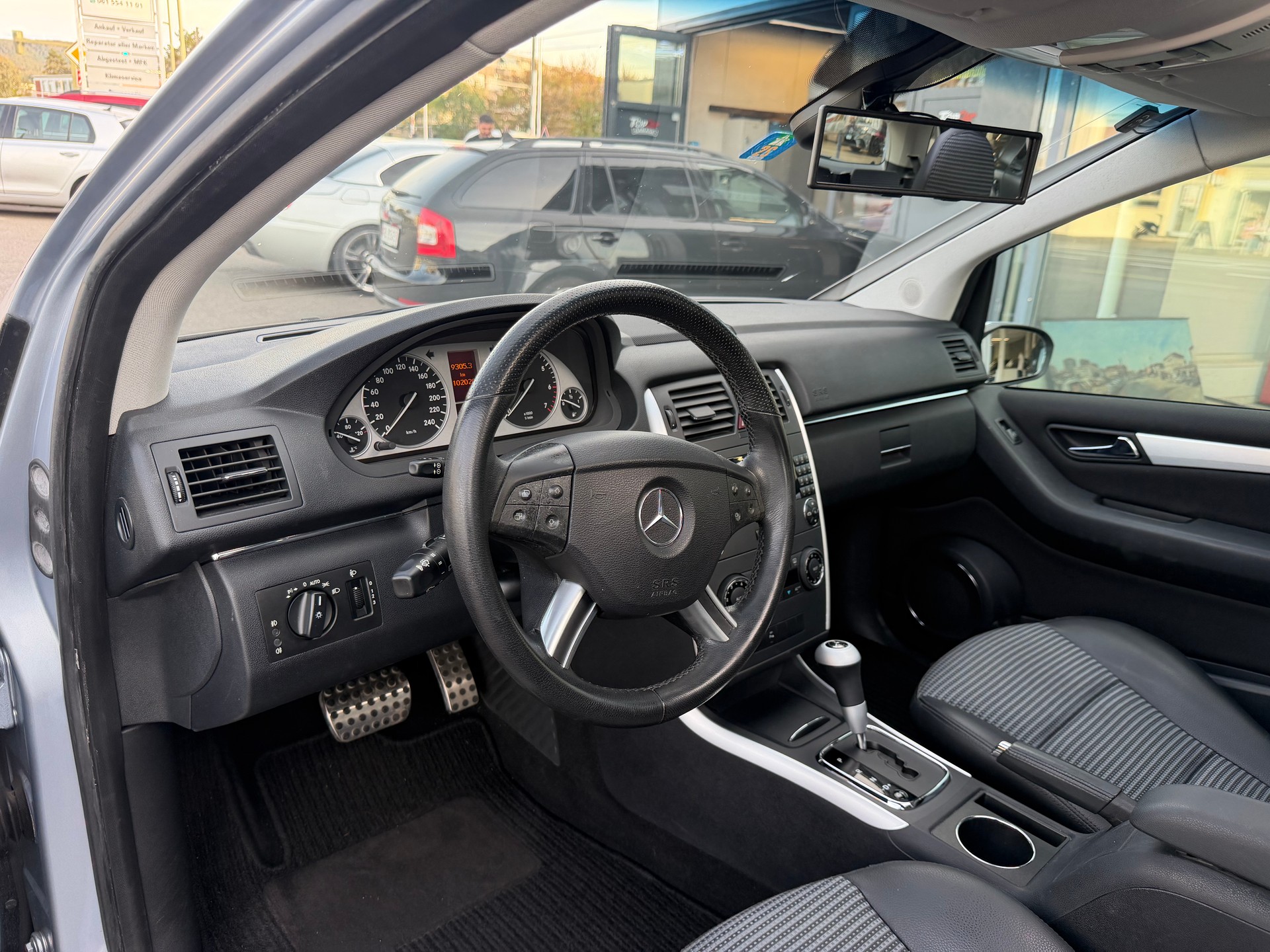 MERCEDES-BENZ B 200-image-12
