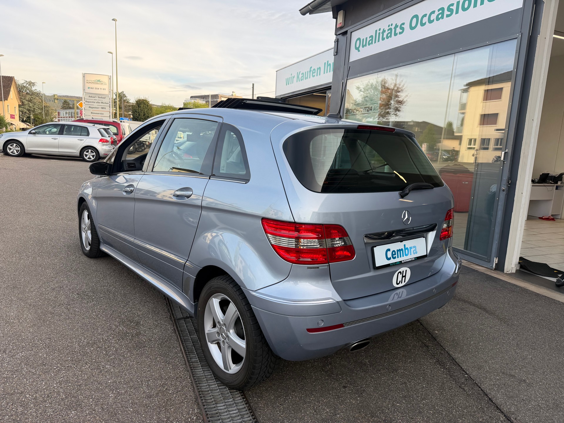 MERCEDES-BENZ B 200-image-2