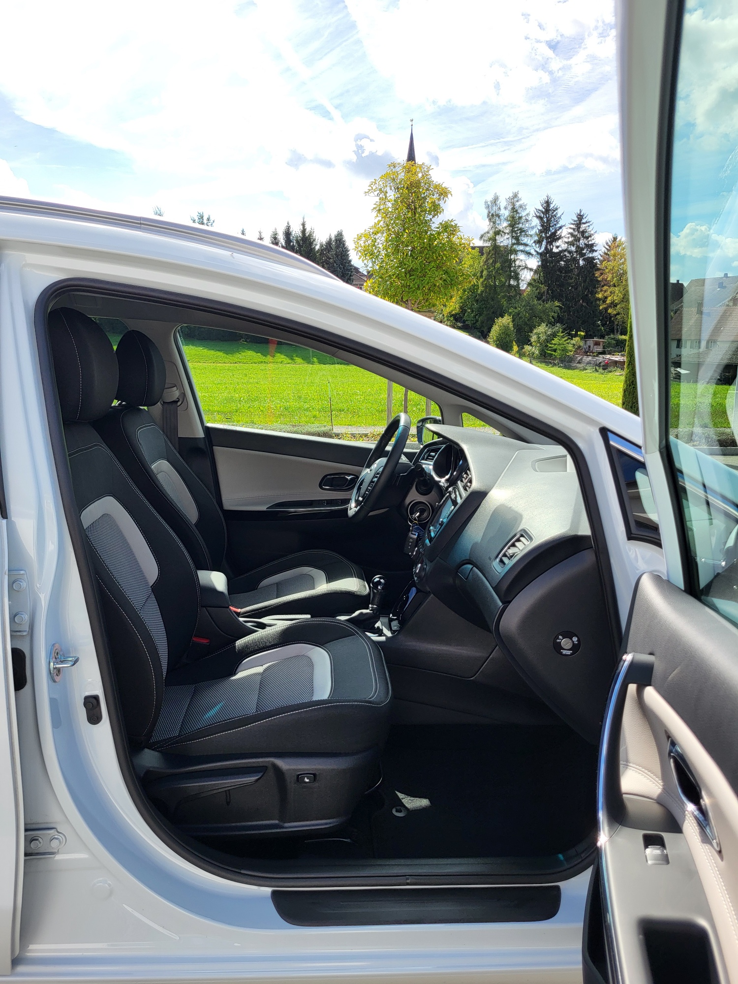 KIA Cee'd Sportswagon 1.6 GDi Swiss Champion DCT-image-4