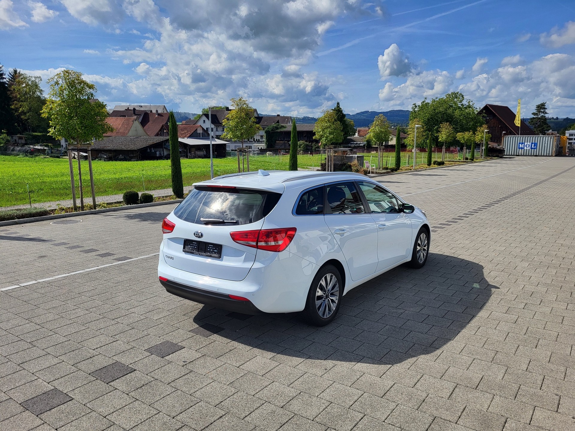 KIA Cee'd Sportswagon 1.6 GDi Swiss Champion DCT-image-1