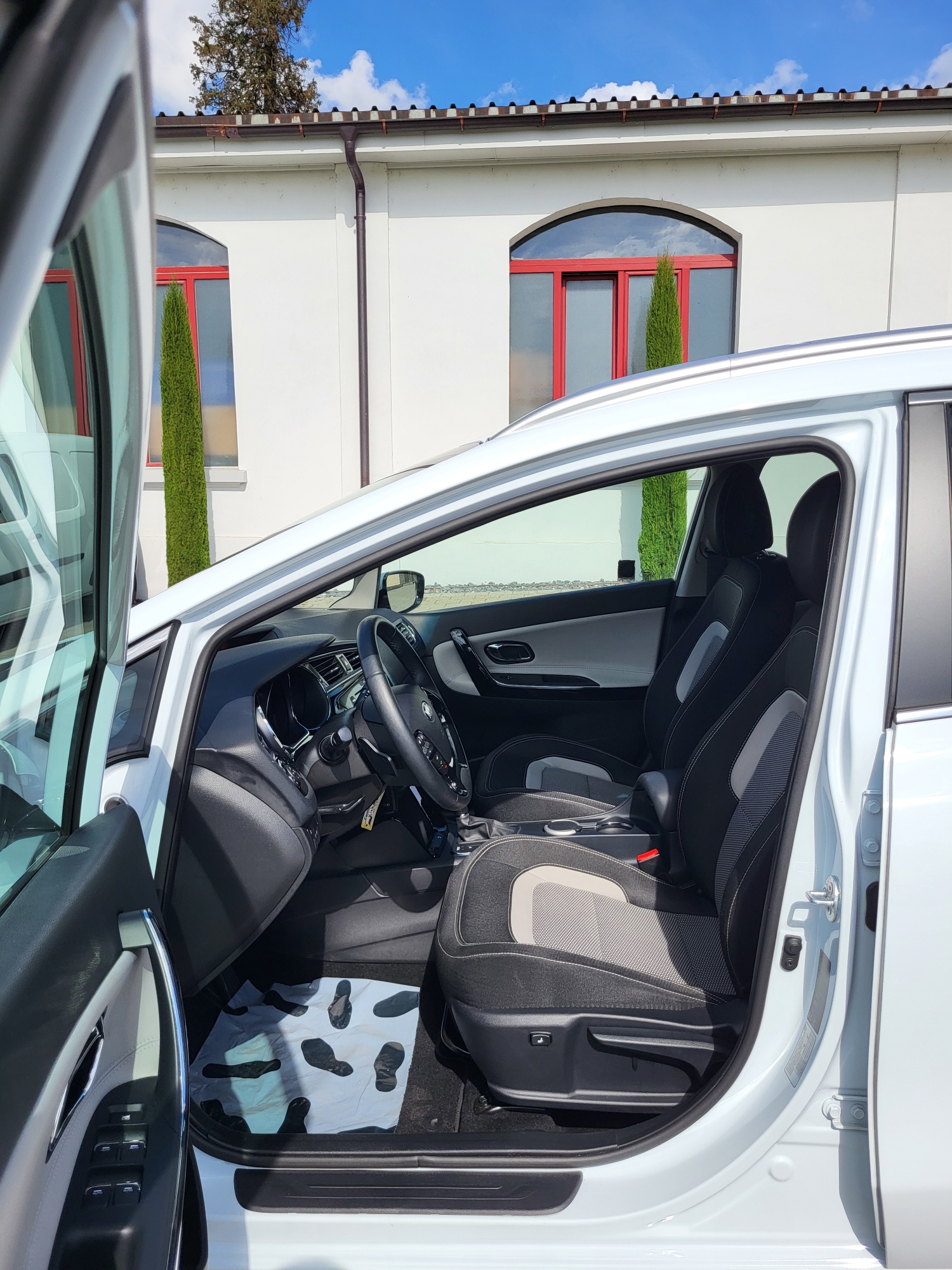 KIA Cee'd Sportswagon 1.6 GDi Swiss Champion DCT-image-11
