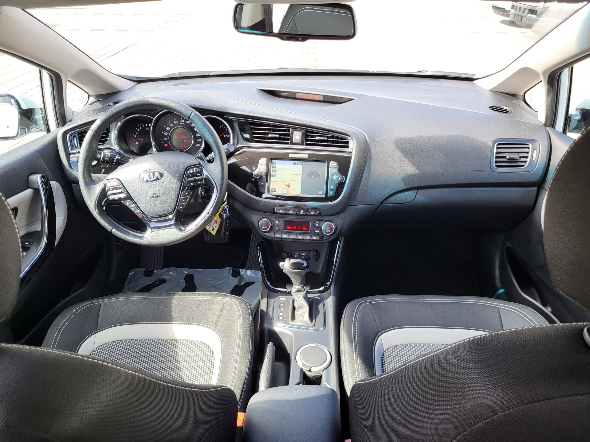 KIA Cee'd Sportswagon 1.6 GDi Swiss Champion DCT-image-5