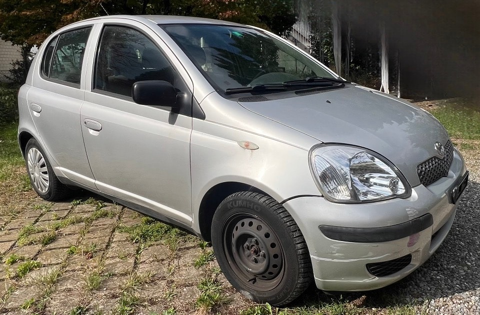 TOYOTA Yaris 1.0 Linea Sol-image-1