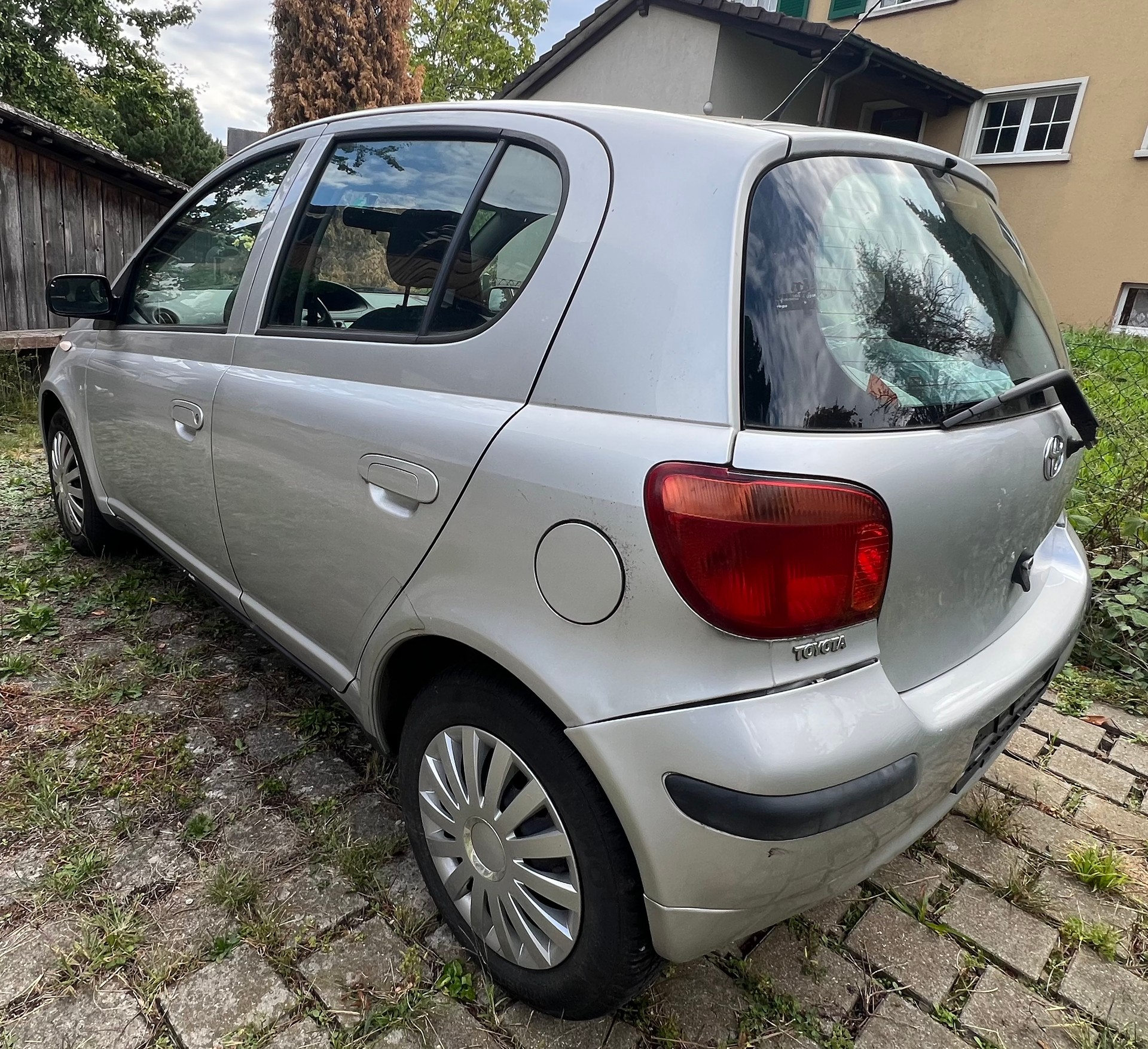 TOYOTA Yaris 1.0 Linea Sol-image-4