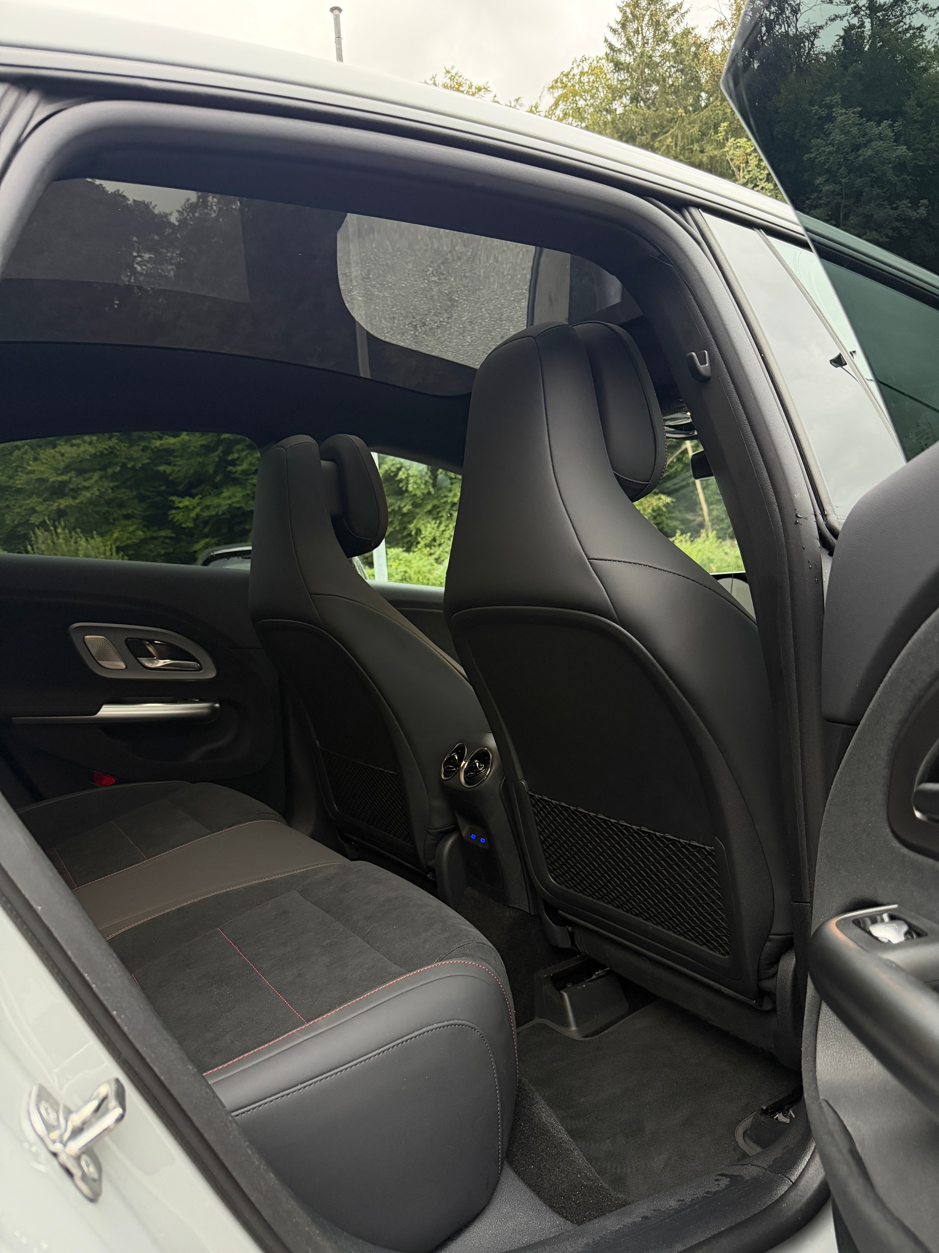 MERCEDES-BENZ CLA 220 8G-DCT 4Matic AMG Line-image-11