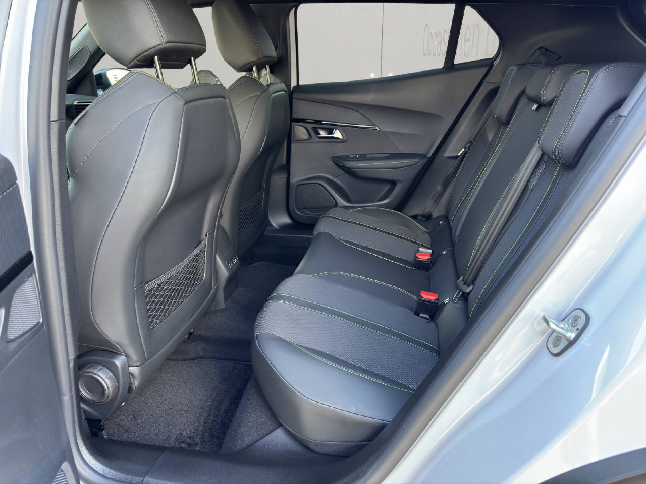 PEUGEOT 2008 1.2 Hybrid 145 GT-image-9