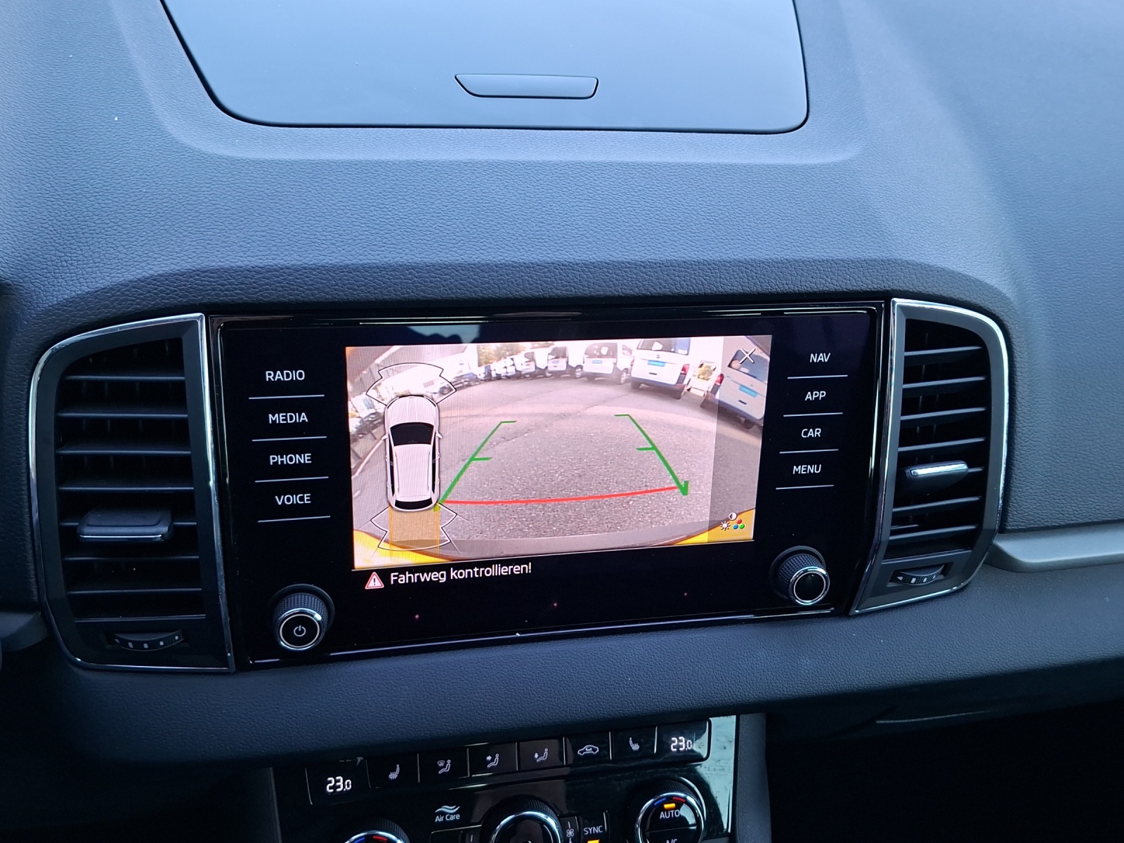 SKODA Karoq 1.5 TSI ACT Ambition DSG-image-15