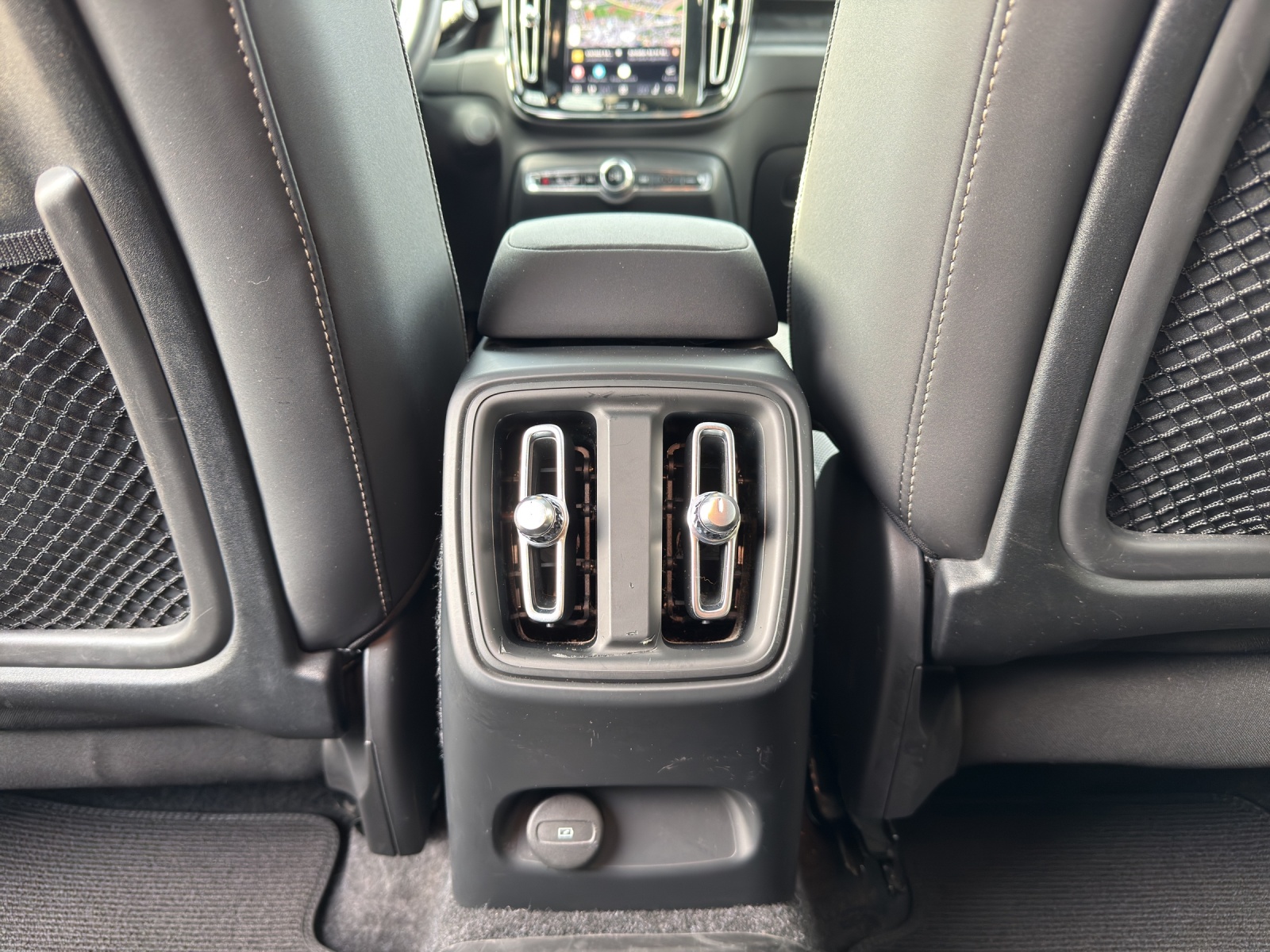 VOLVO XC40 P8 Twin Ultimate AWD-image-16