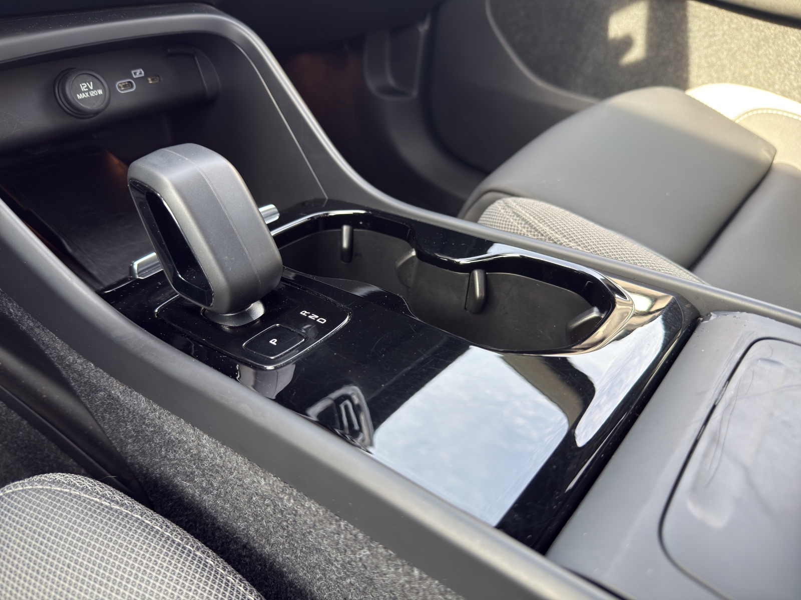 VOLVO XC40 P8 Twin Ultimate AWD-image-15