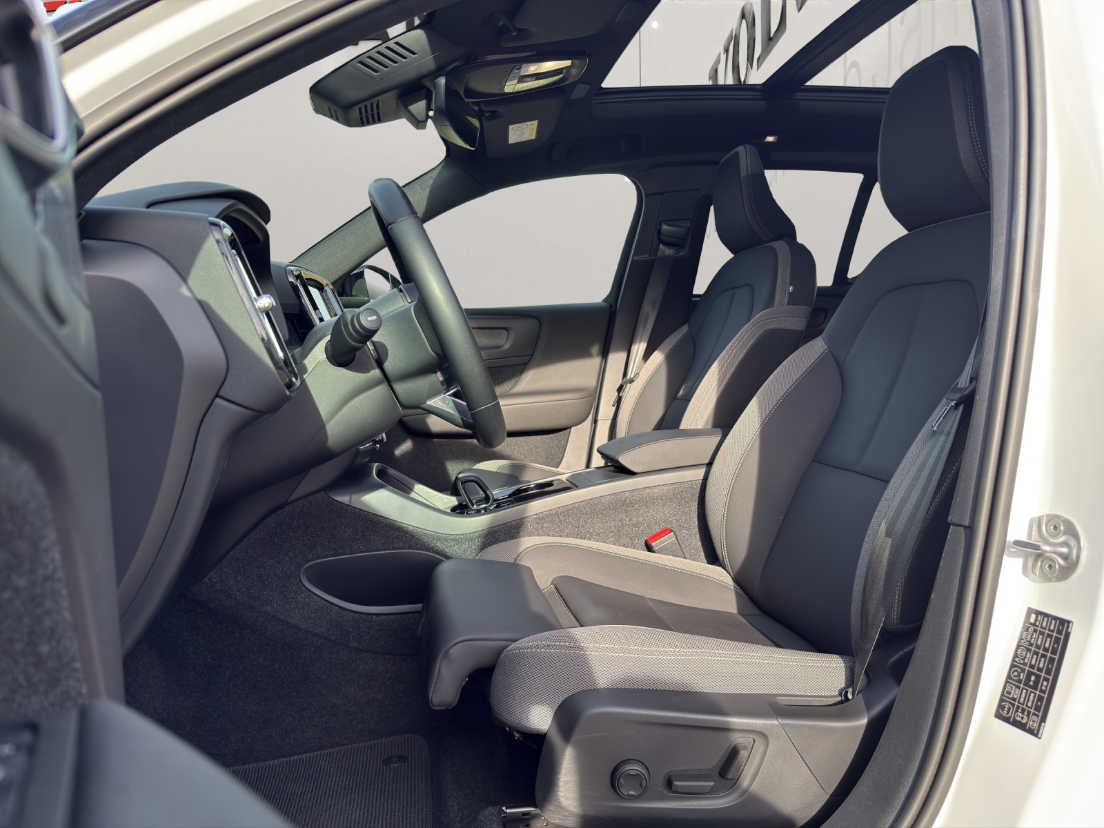 VOLVO XC40 P8 Twin Ultimate AWD-image-8