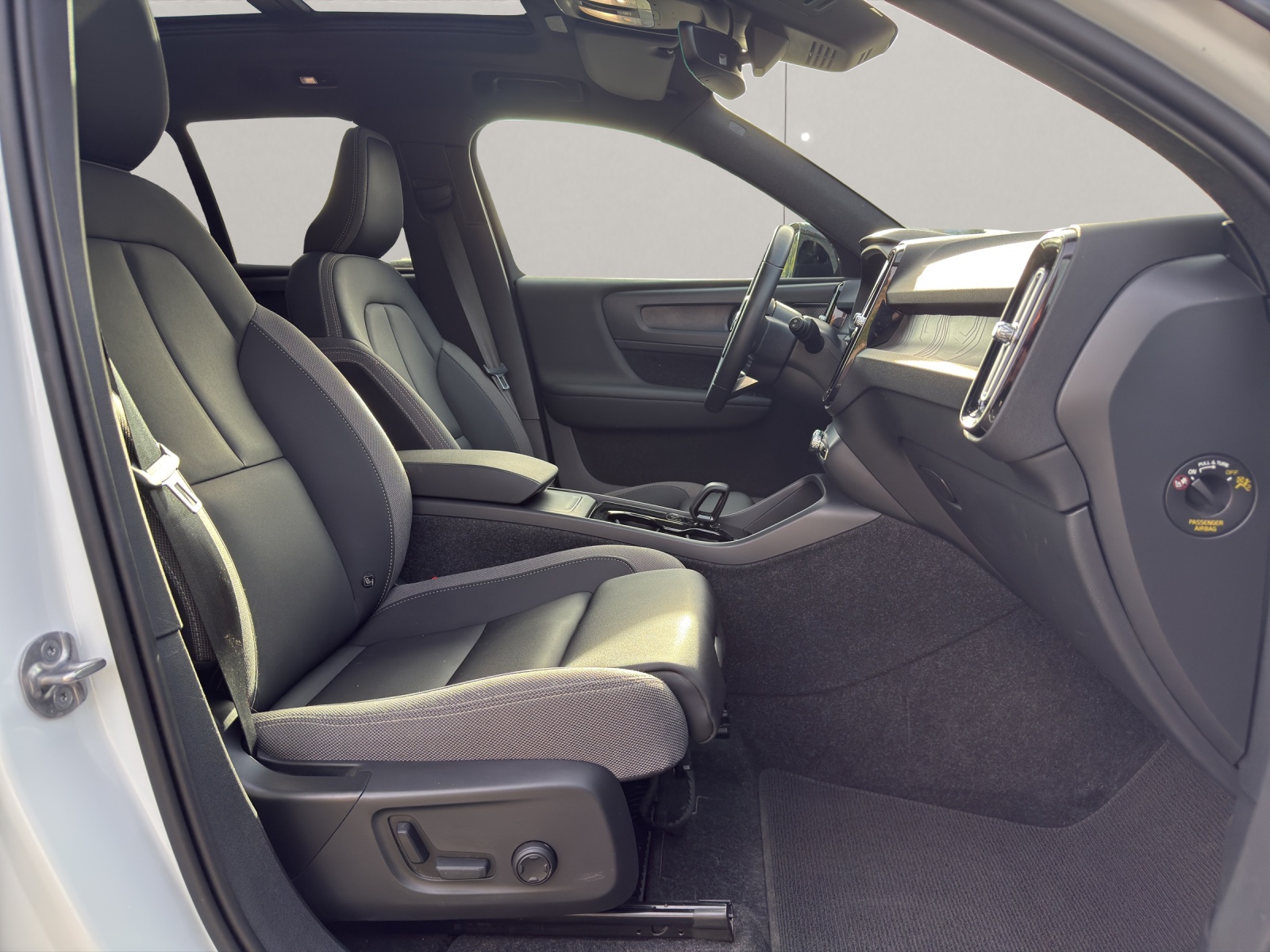 VOLVO XC40 P8 Twin Ultimate AWD-image-9