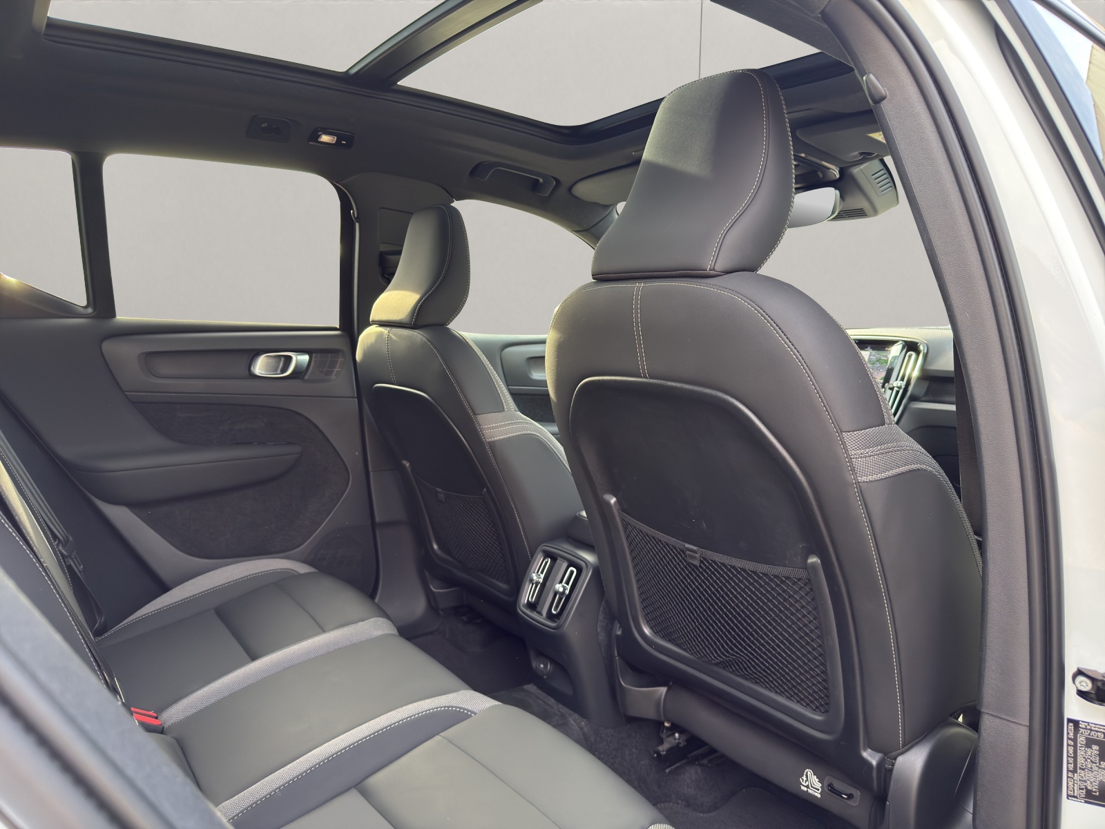 VOLVO XC40 P8 Twin Ultimate AWD-image-12