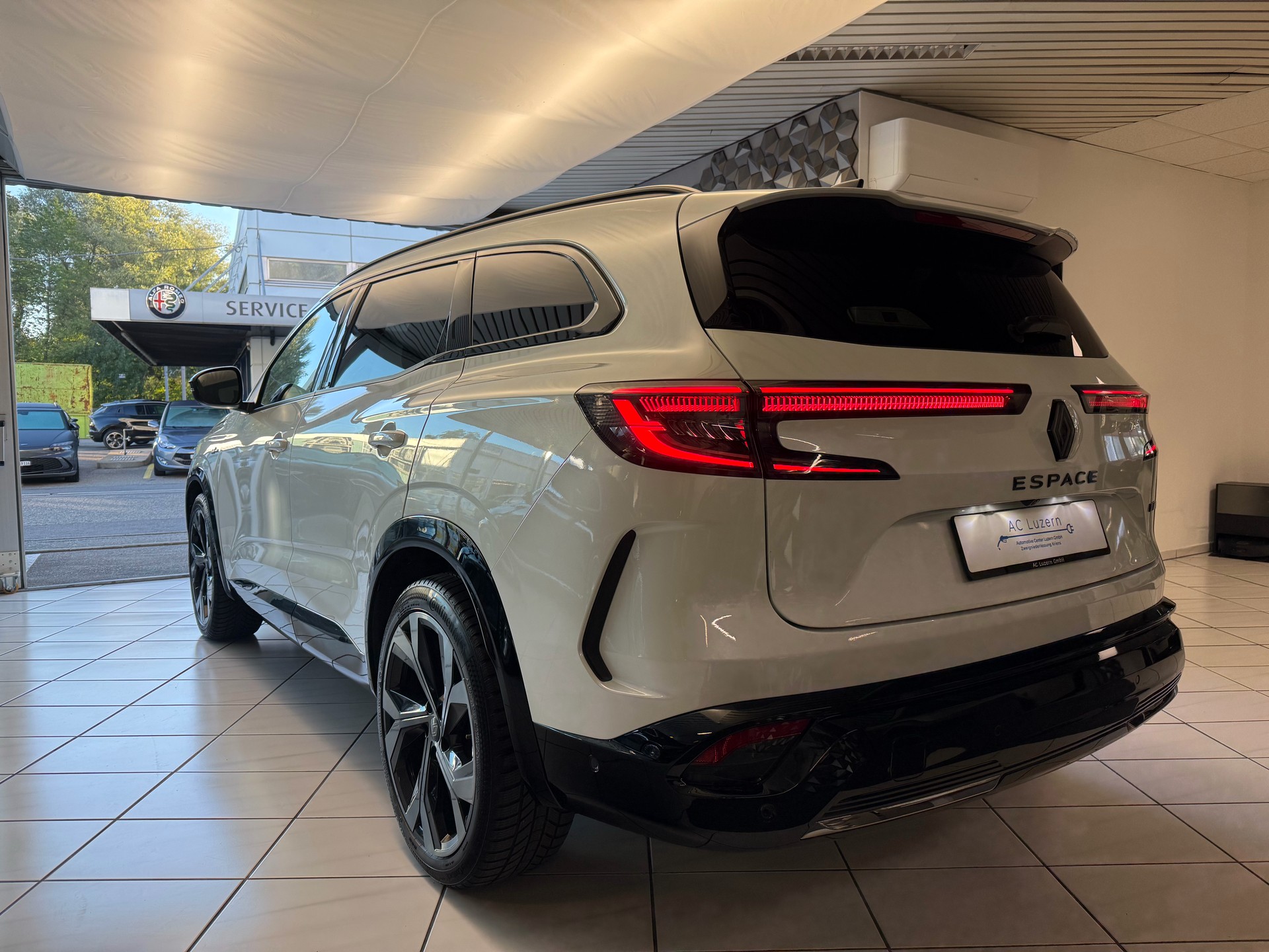 RENAULT Espace 1.2 E-Tech 200 Esprit Alpine 5-Sitze-showroom-element-1