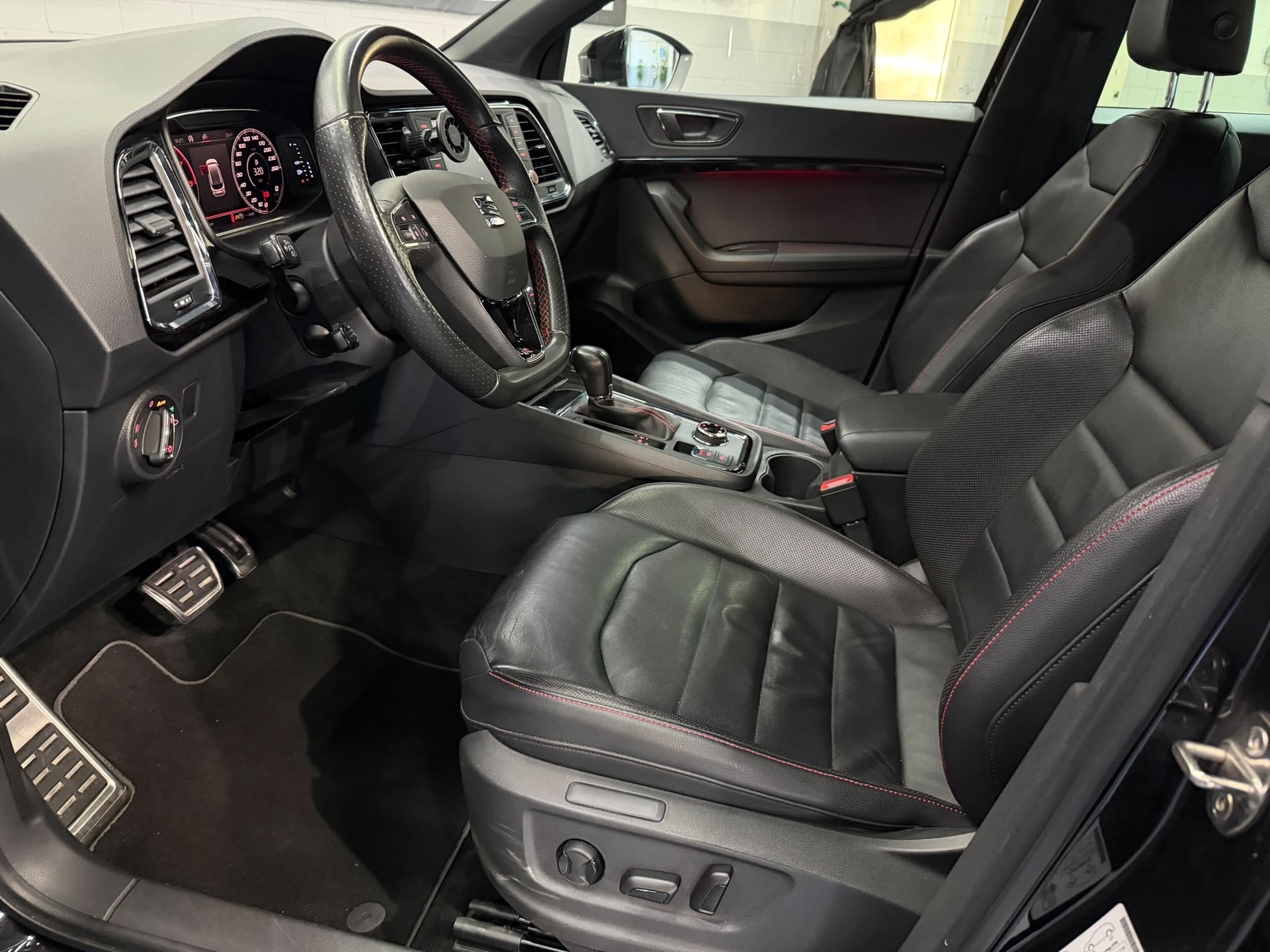 SEAT Ateca 2.0 TSI FR 4Drive DSG-image-15