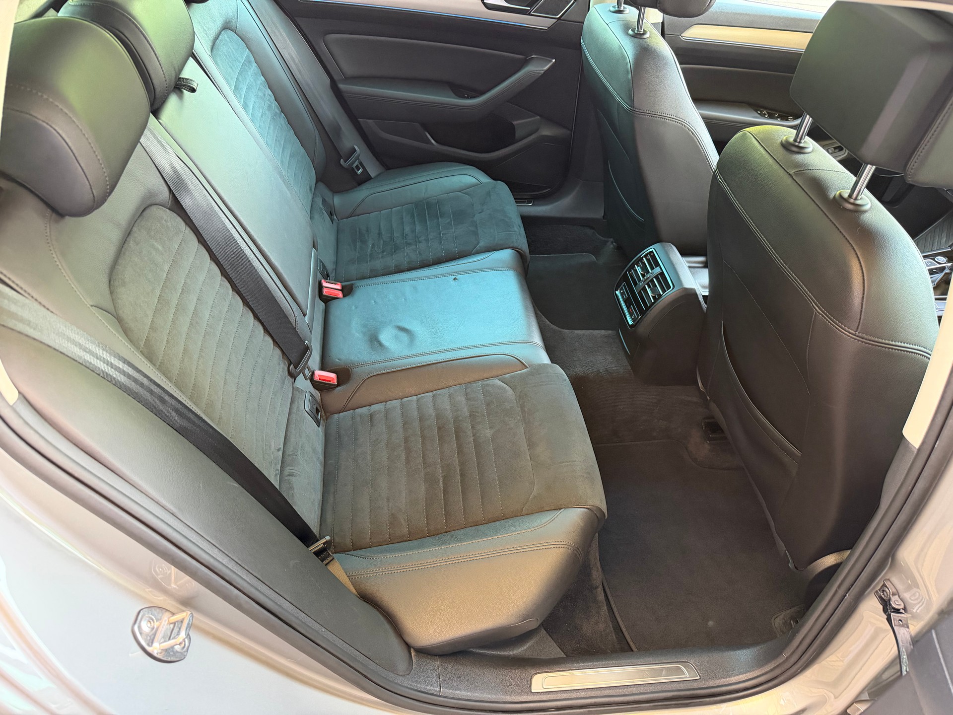 VW Passat Variant 2.0 TSI BMT Highline 4Motion DSG-image-8