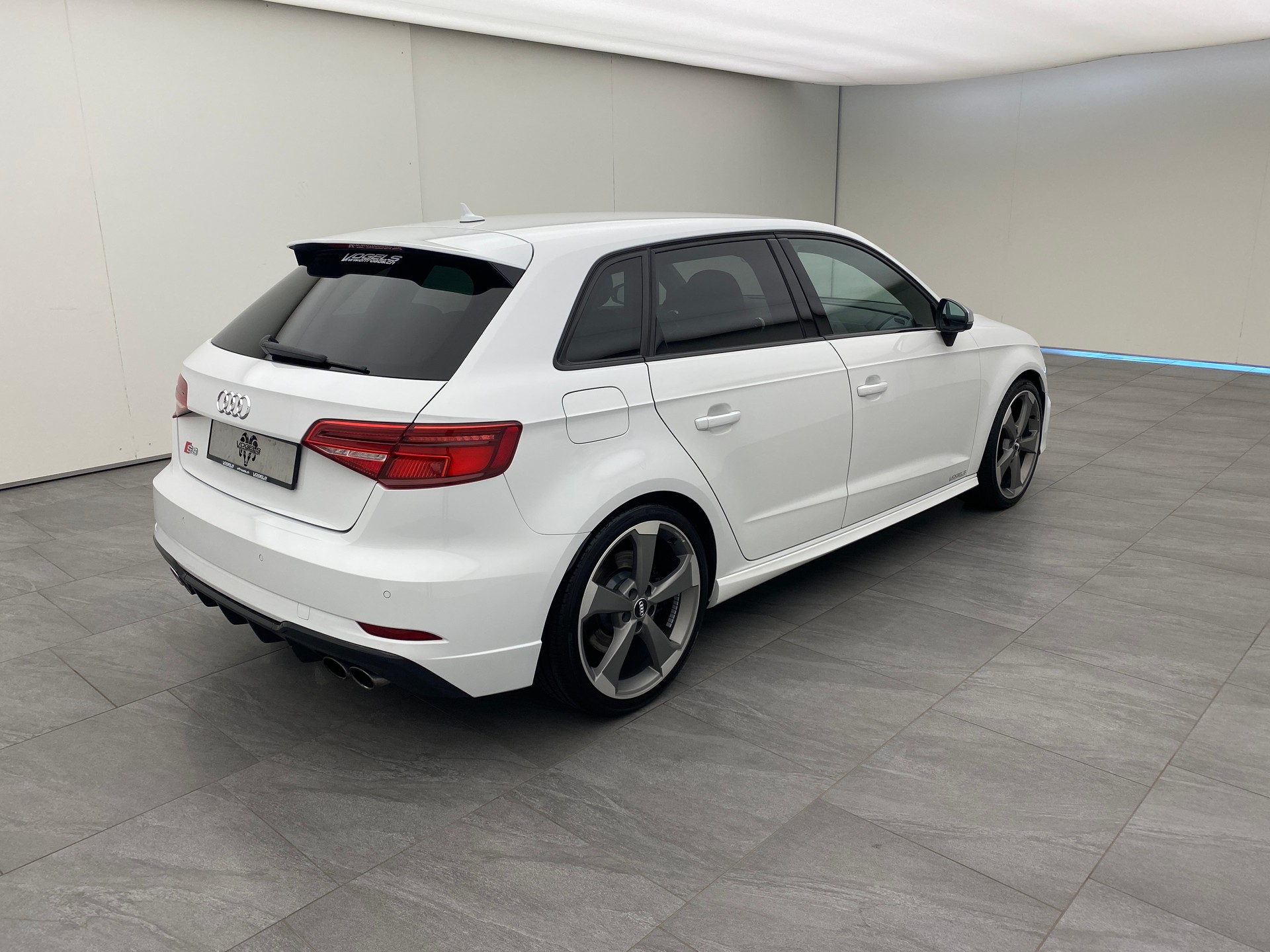 AUDI S3 2.0TFSI Quattro S-Tronic-showroom-element-3