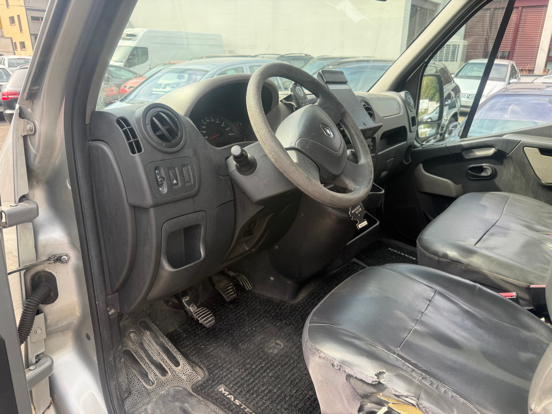 RENAULT Master T33 2.3dCi L2H2-image-12