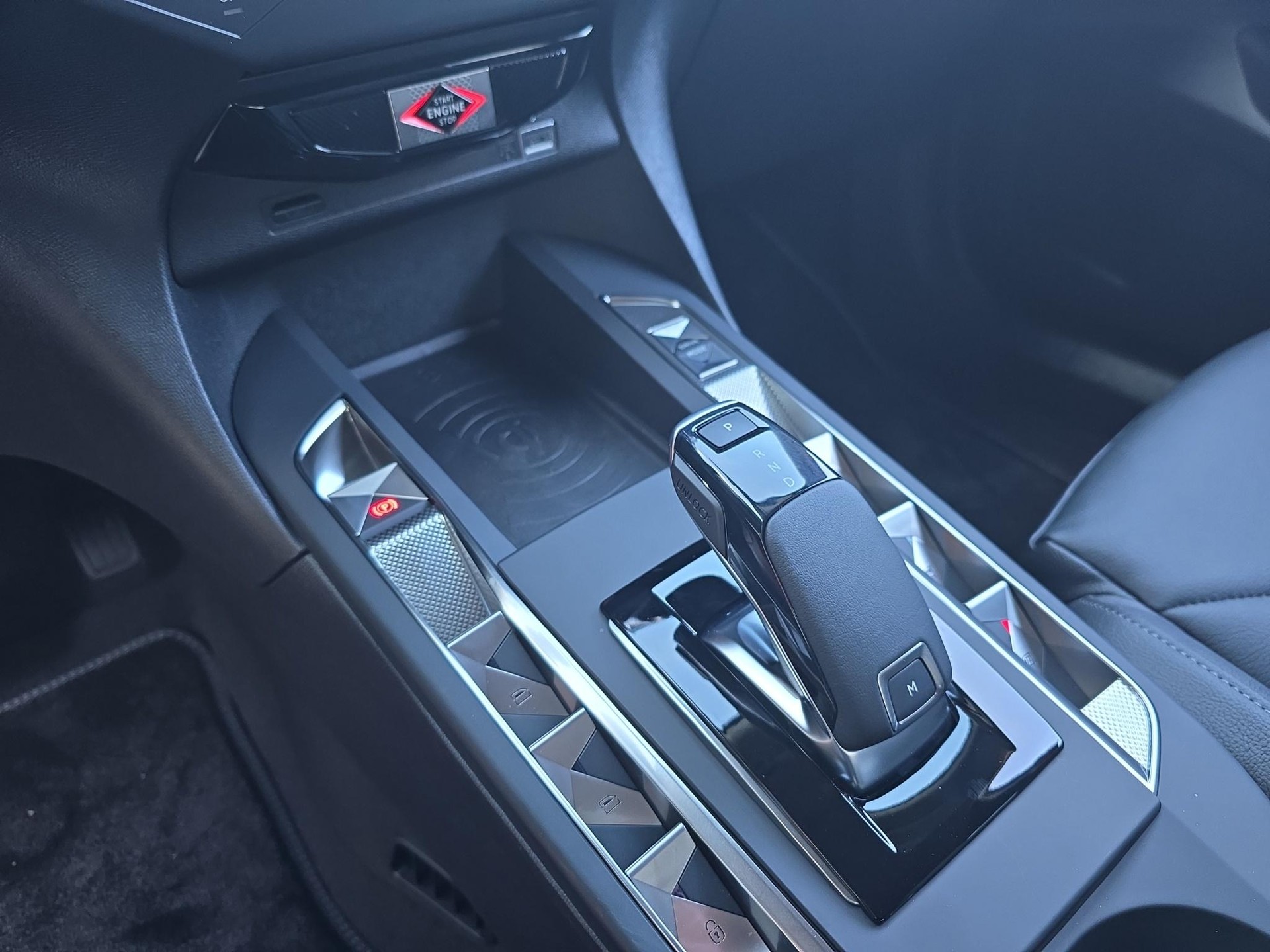 DS AUTOMOBILES 3 1.2 Hybrid Diva-image-5