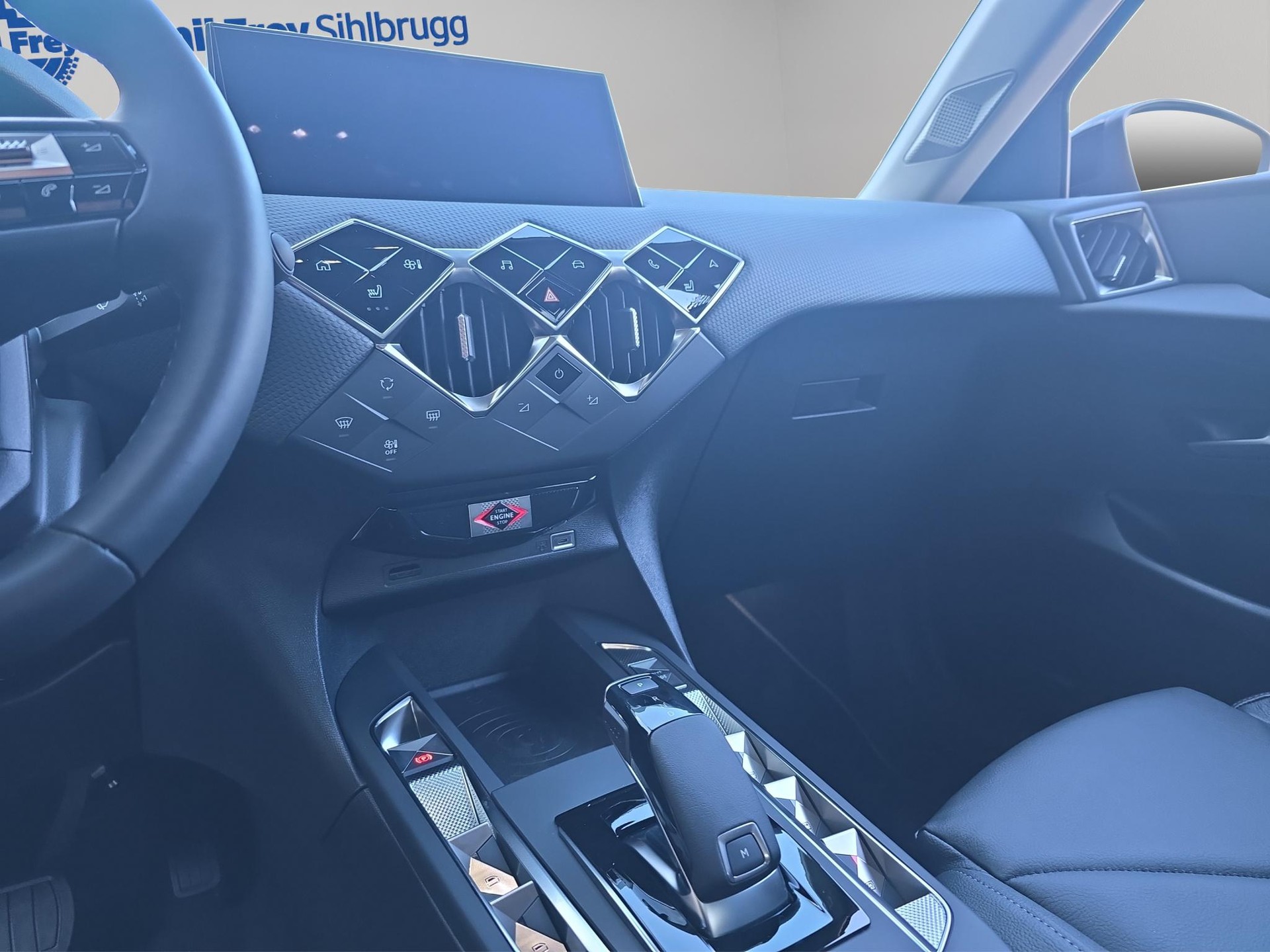 DS AUTOMOBILES 3 1.2 Hybrid Diva-image-4