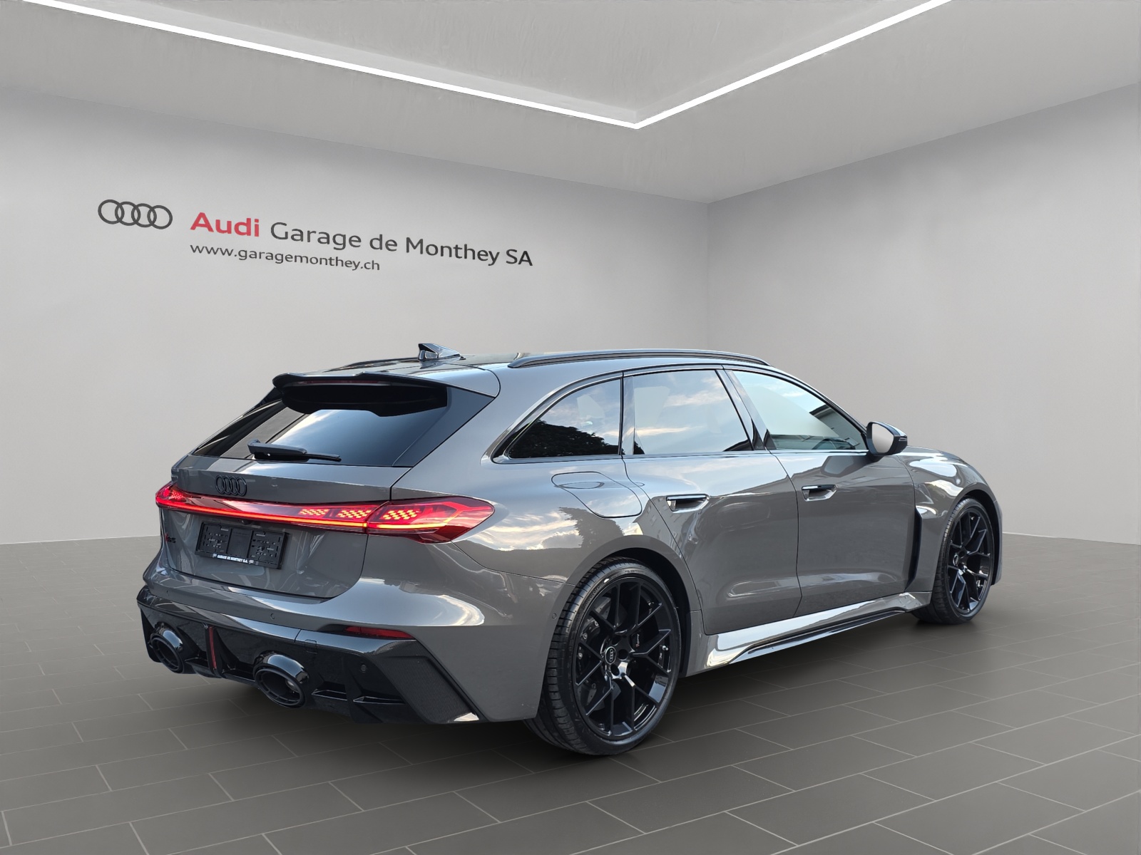 AUDI RS 5 Avant TFSI 470 kW Tiptronic quattro-image-3