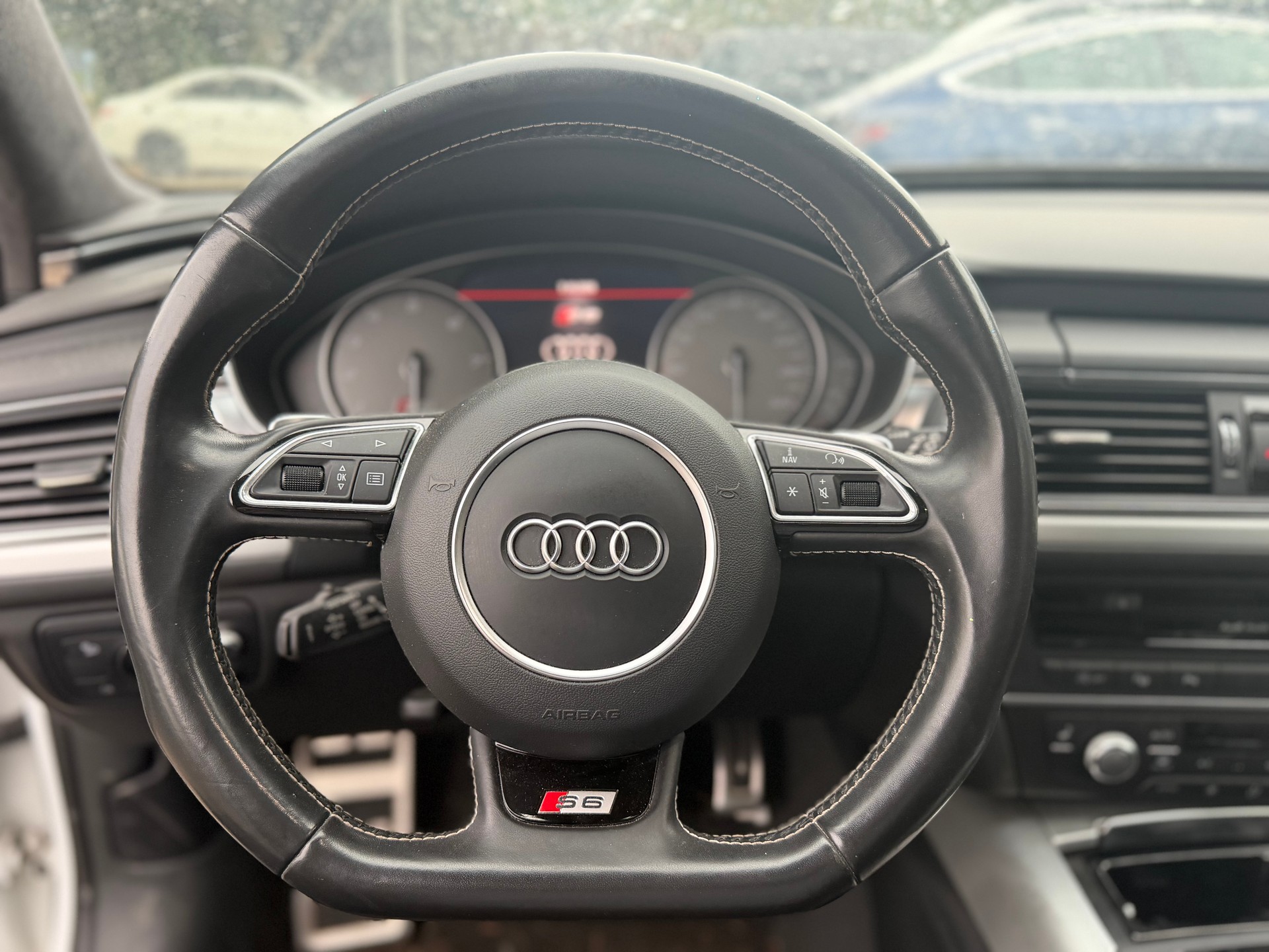 AUDI S6 Avant 4.0 TFSI V8 quattro S-tronic-image-11