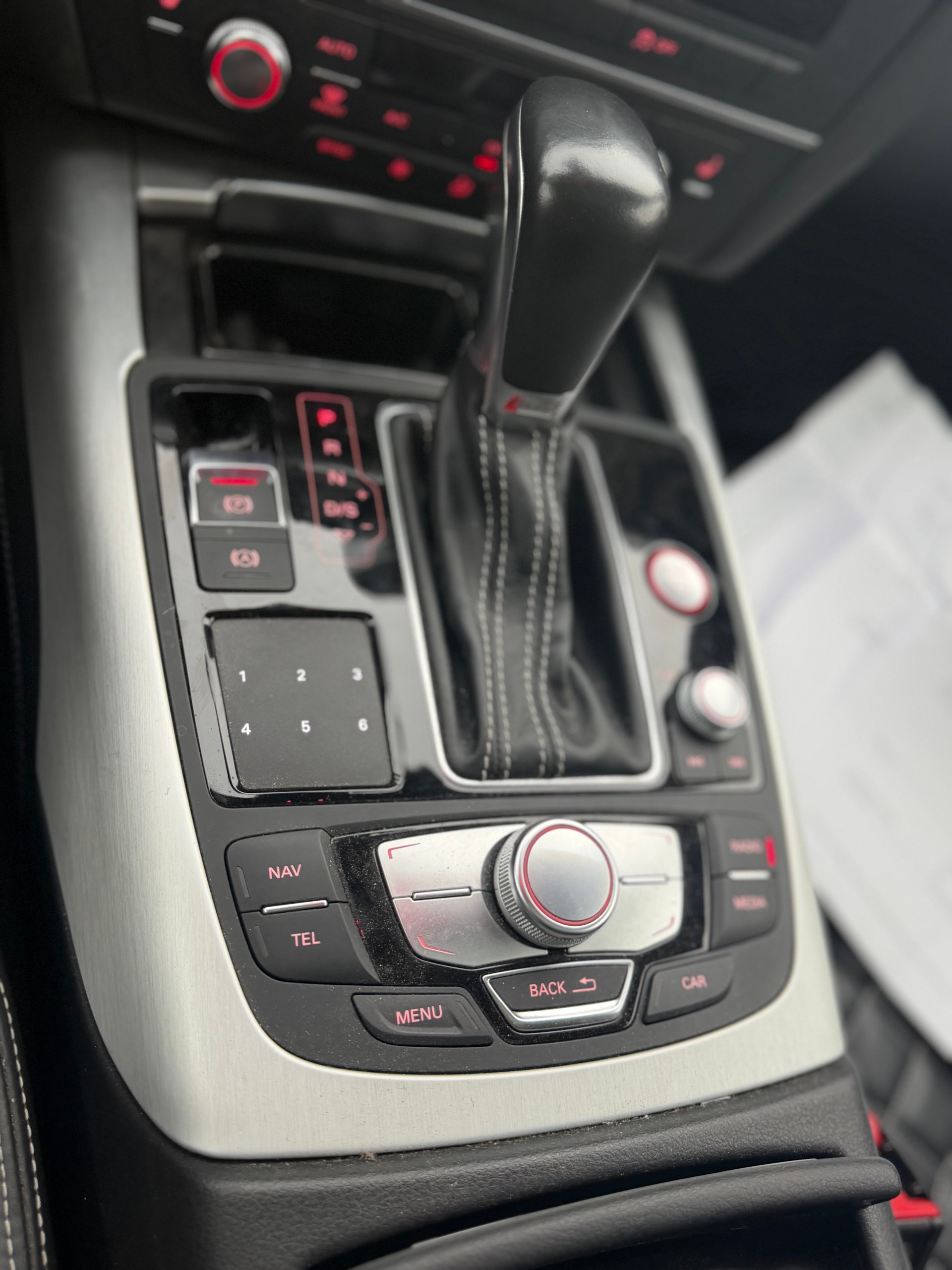 AUDI S6 Avant 4.0 TFSI V8 quattro S-tronic-image-16