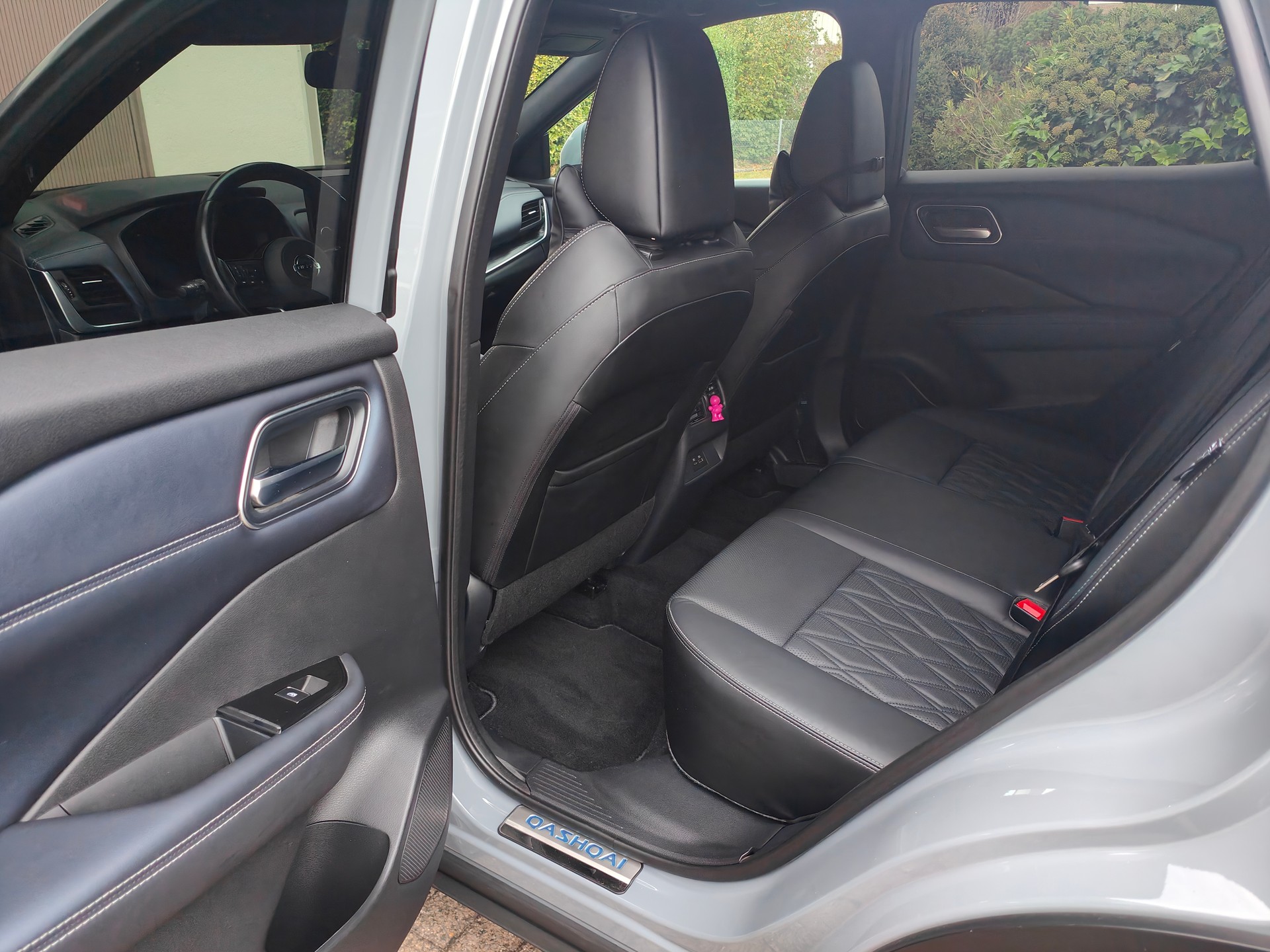 NISSAN QASHQAI 1.3 DIG-T Tekna+ 4x4-image-13