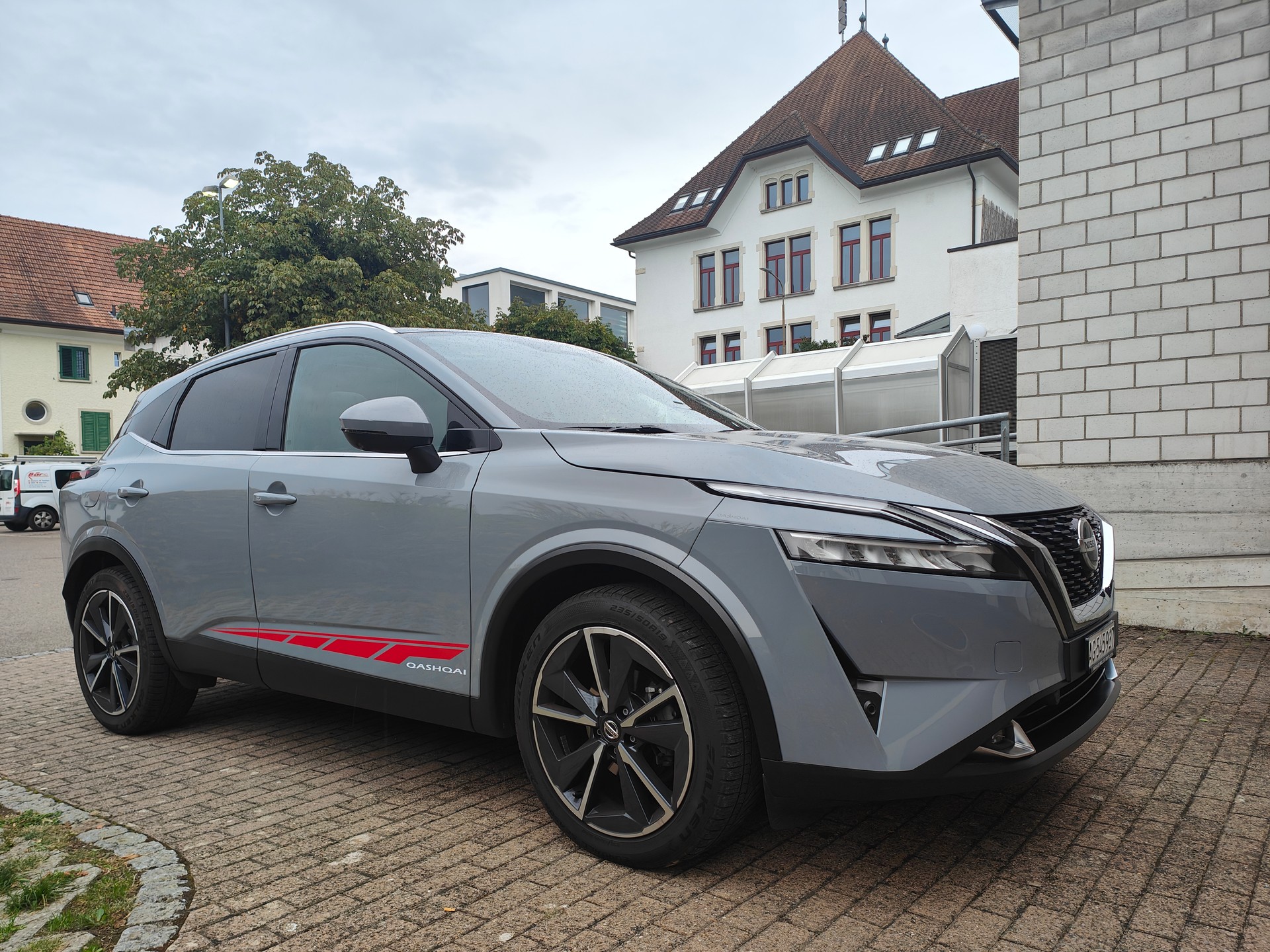 NISSAN QASHQAI 1.3 DIG-T Tekna+ 4x4-image-2