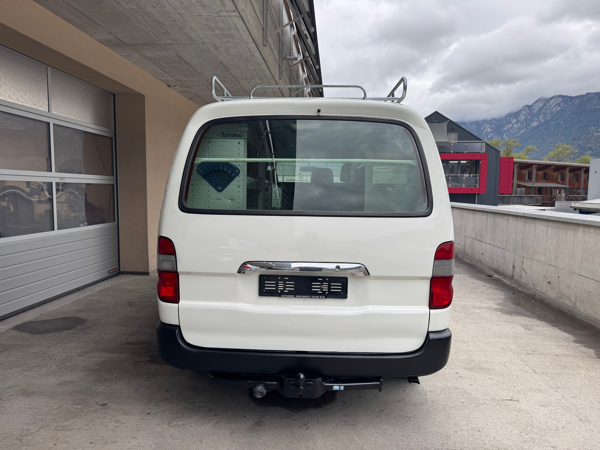 TOYOTA Hiace D-4D Van 4WD SWB-image-4