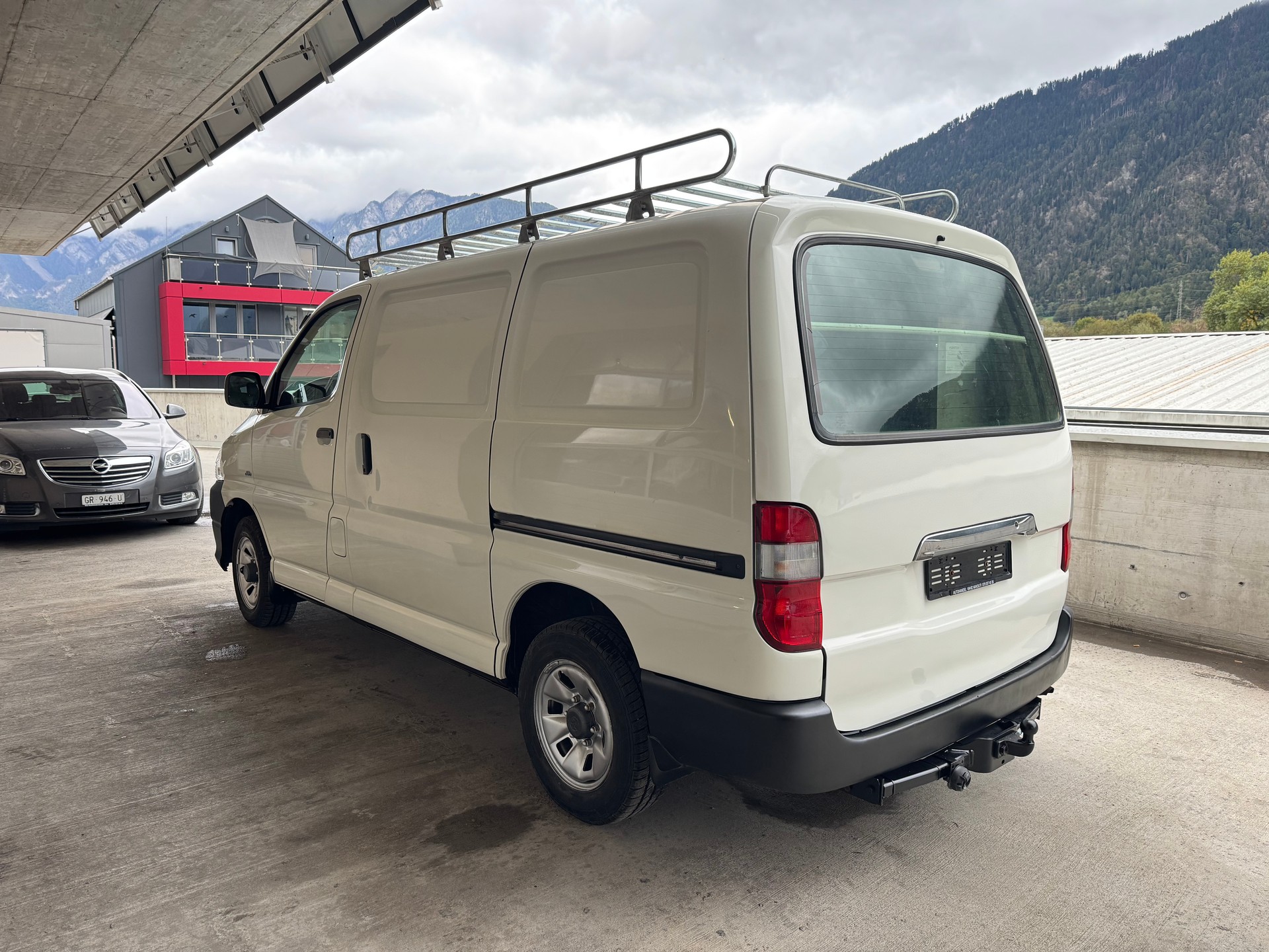 TOYOTA Hiace D-4D Van 4WD SWB-image-5