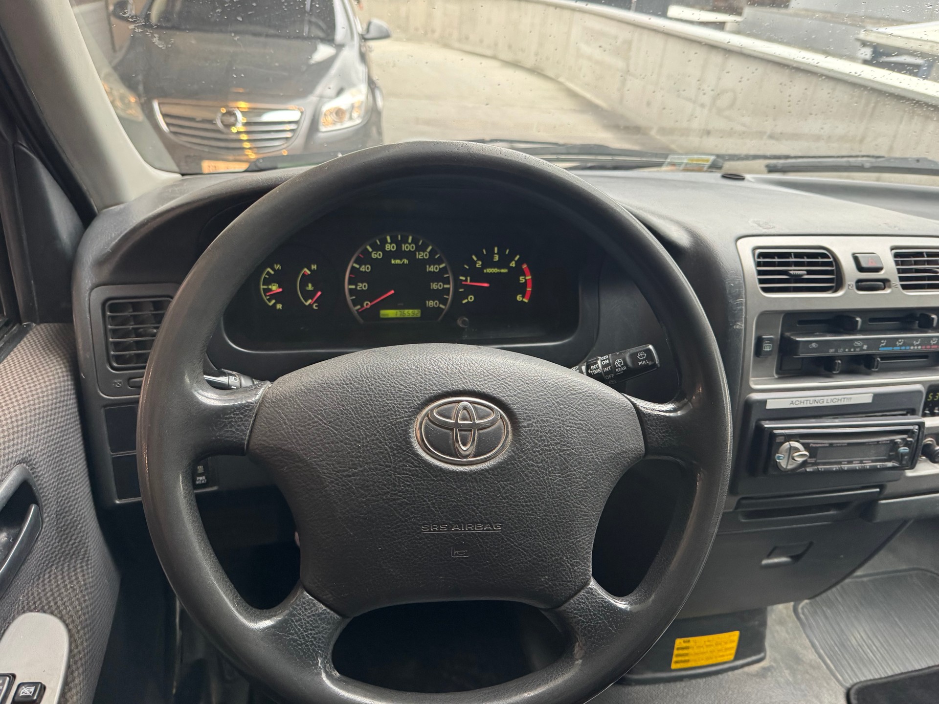 TOYOTA Hiace D-4D Van 4WD SWB-image-10