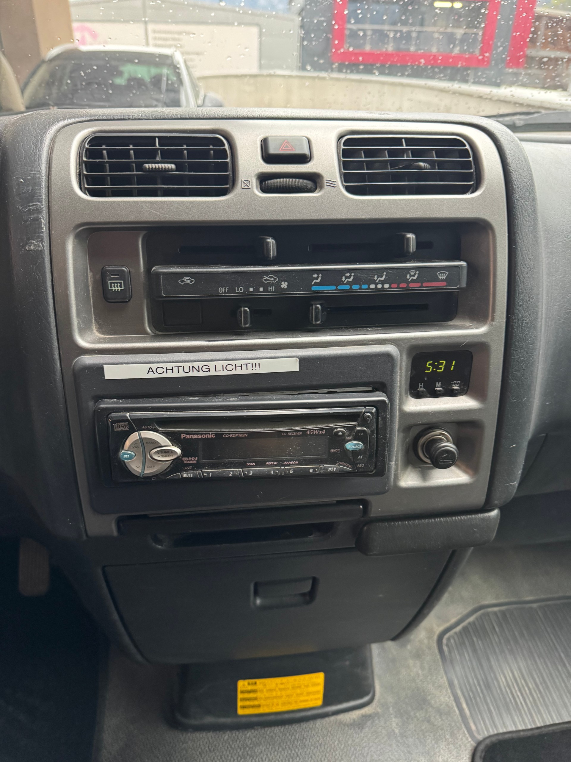 TOYOTA Hiace D-4D Van 4WD SWB-image-9