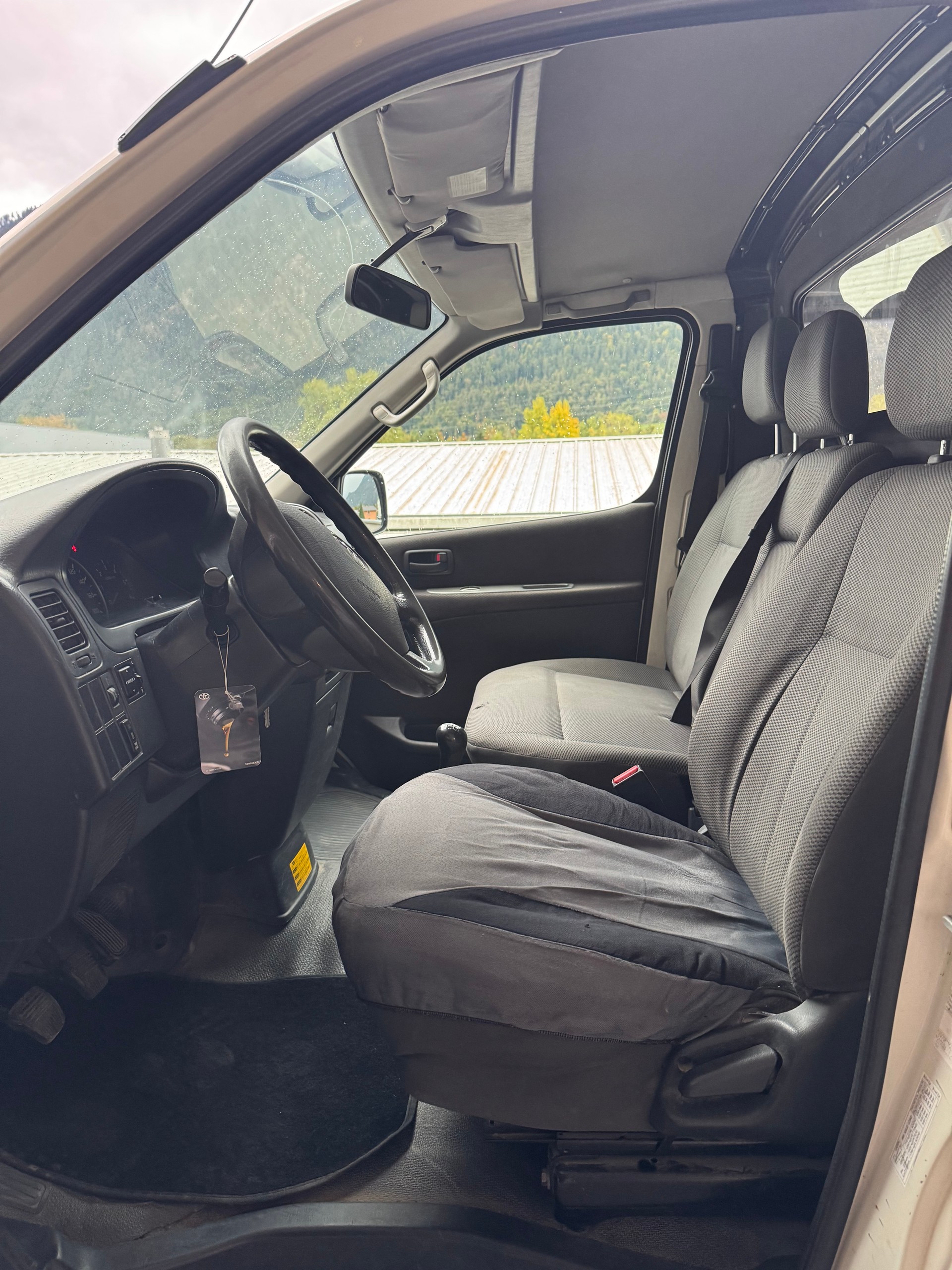 TOYOTA Hiace D-4D Van 4WD SWB-image-7