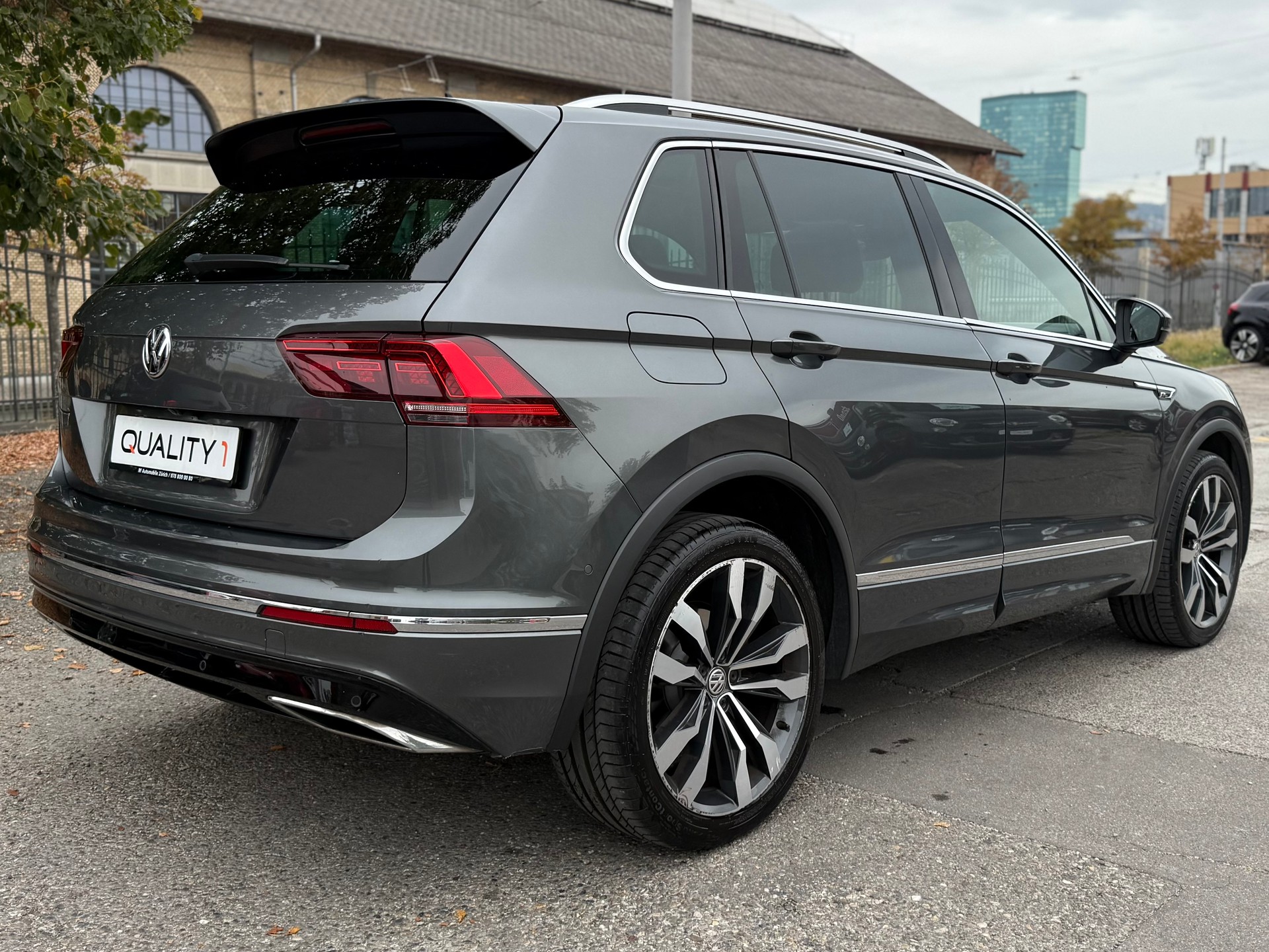 VW Tiguan 2.0TSI Highline R-Line 4Motion DSG-image-5