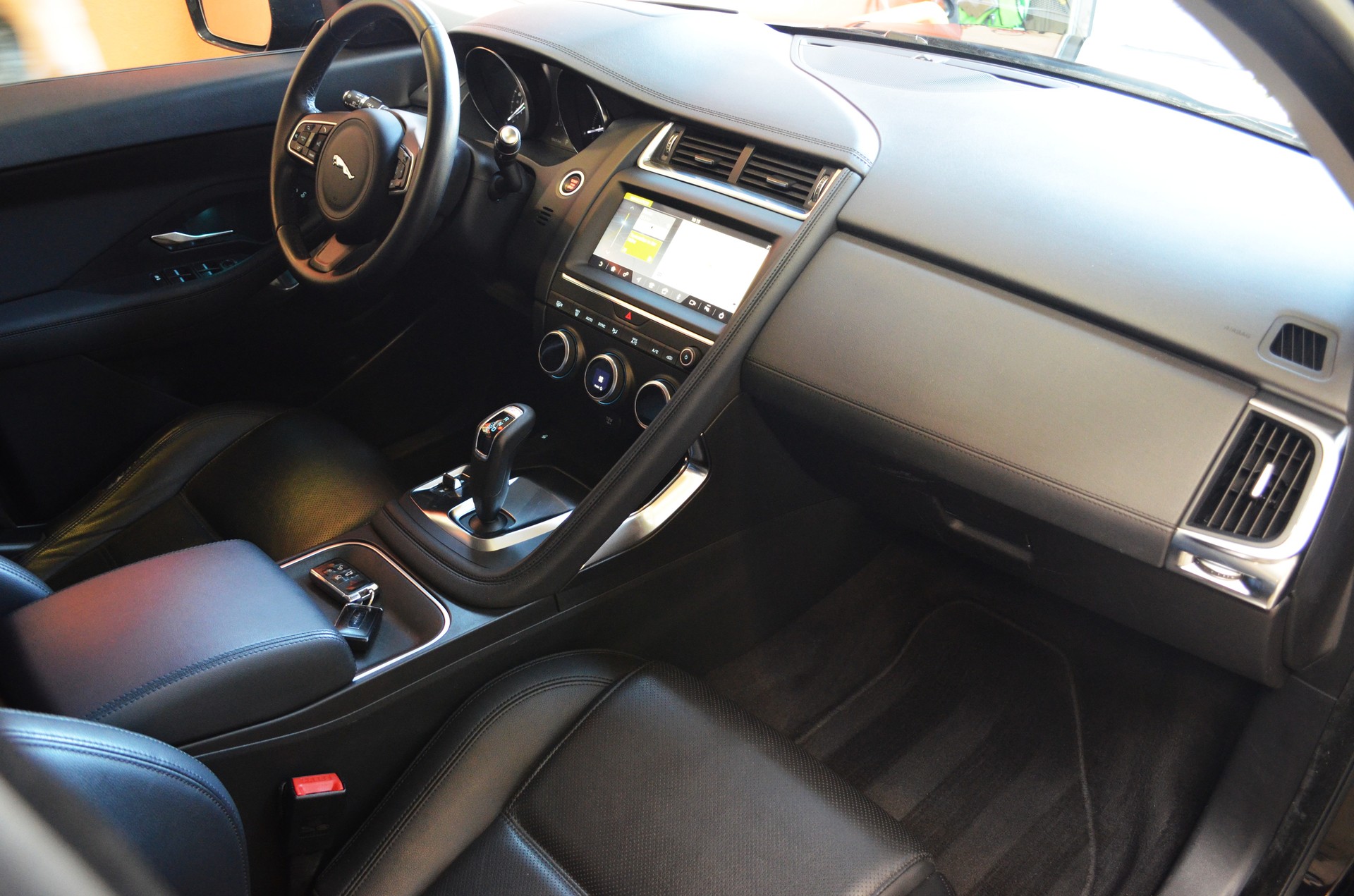 JAGUAR E-Pace 2.0 P300 S AWD Automatik-image-8