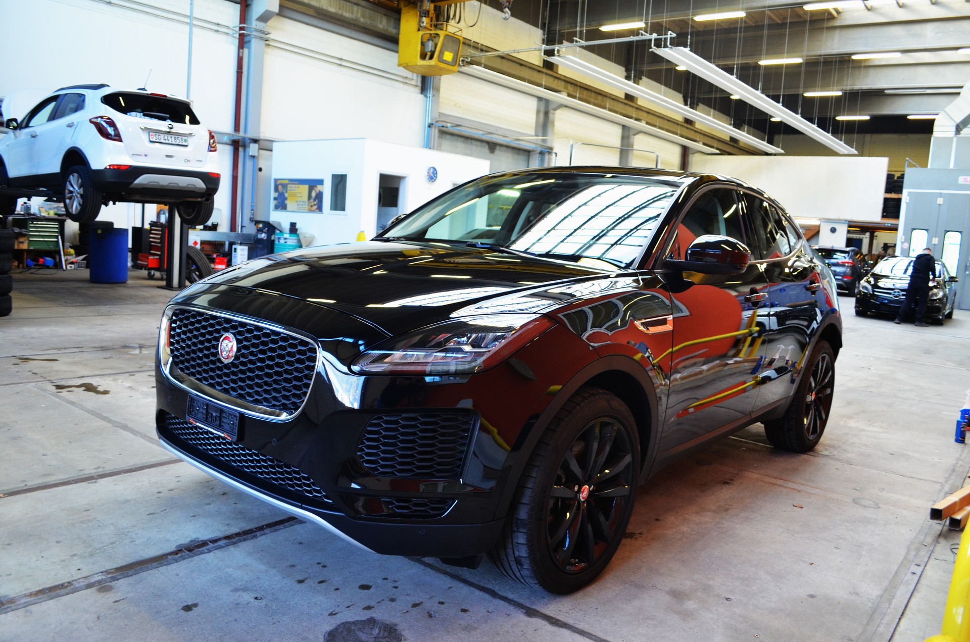 JAGUAR E-Pace 2.0 P300 S AWD Automatik-image-2