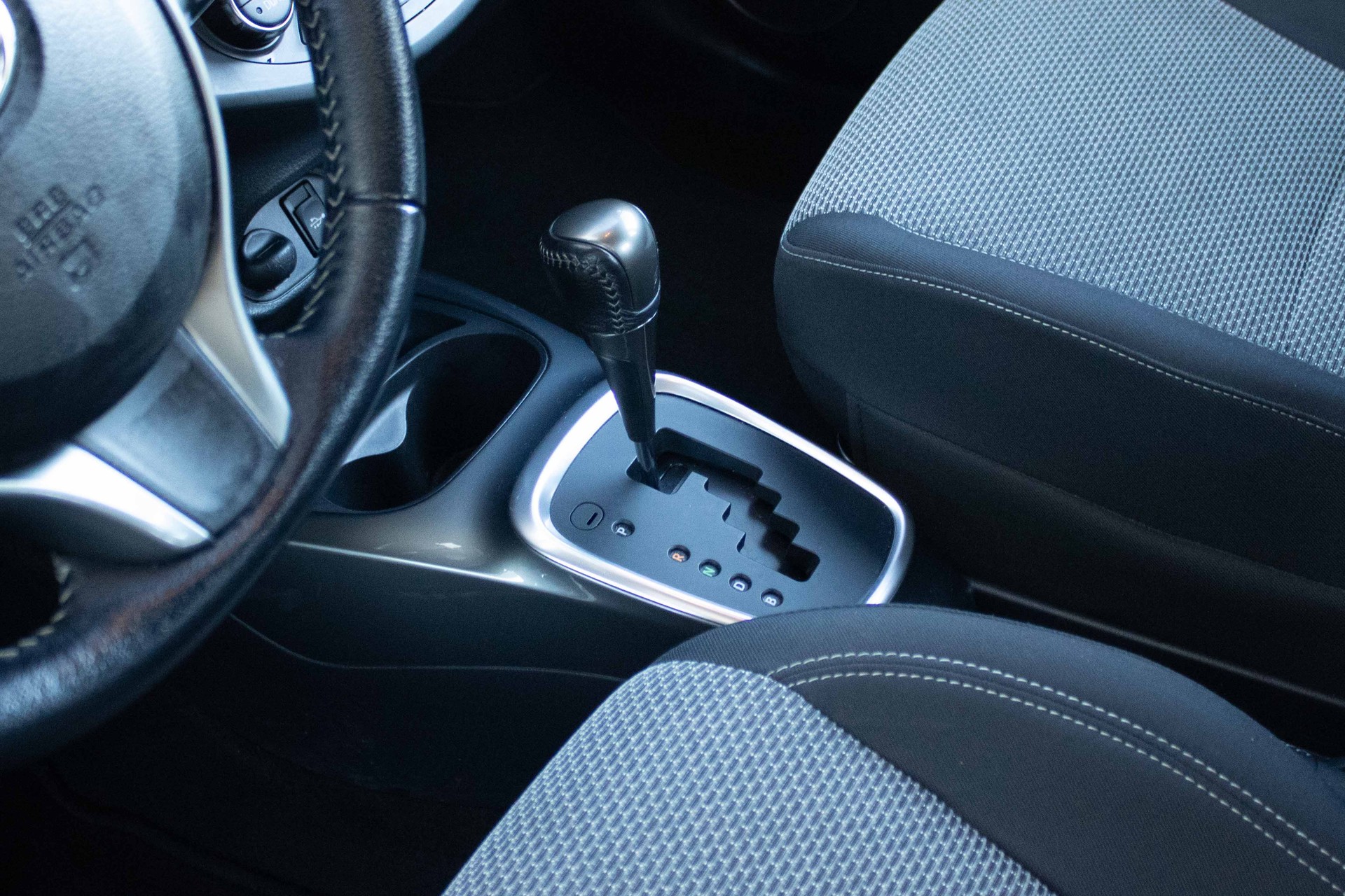 TOYOTA Yaris 1.5 VVT-i Hybrid Edition S e-CVT-image-10