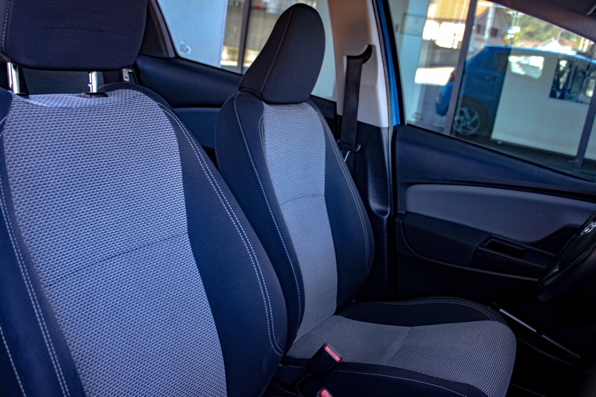 TOYOTA Yaris 1.5 VVT-i Hybrid Edition S e-CVT-image-16