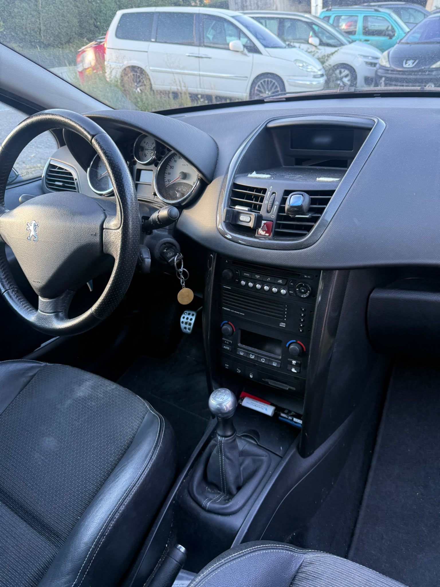PEUGEOT 207 1.6 16V Turbo GT 150-image-4