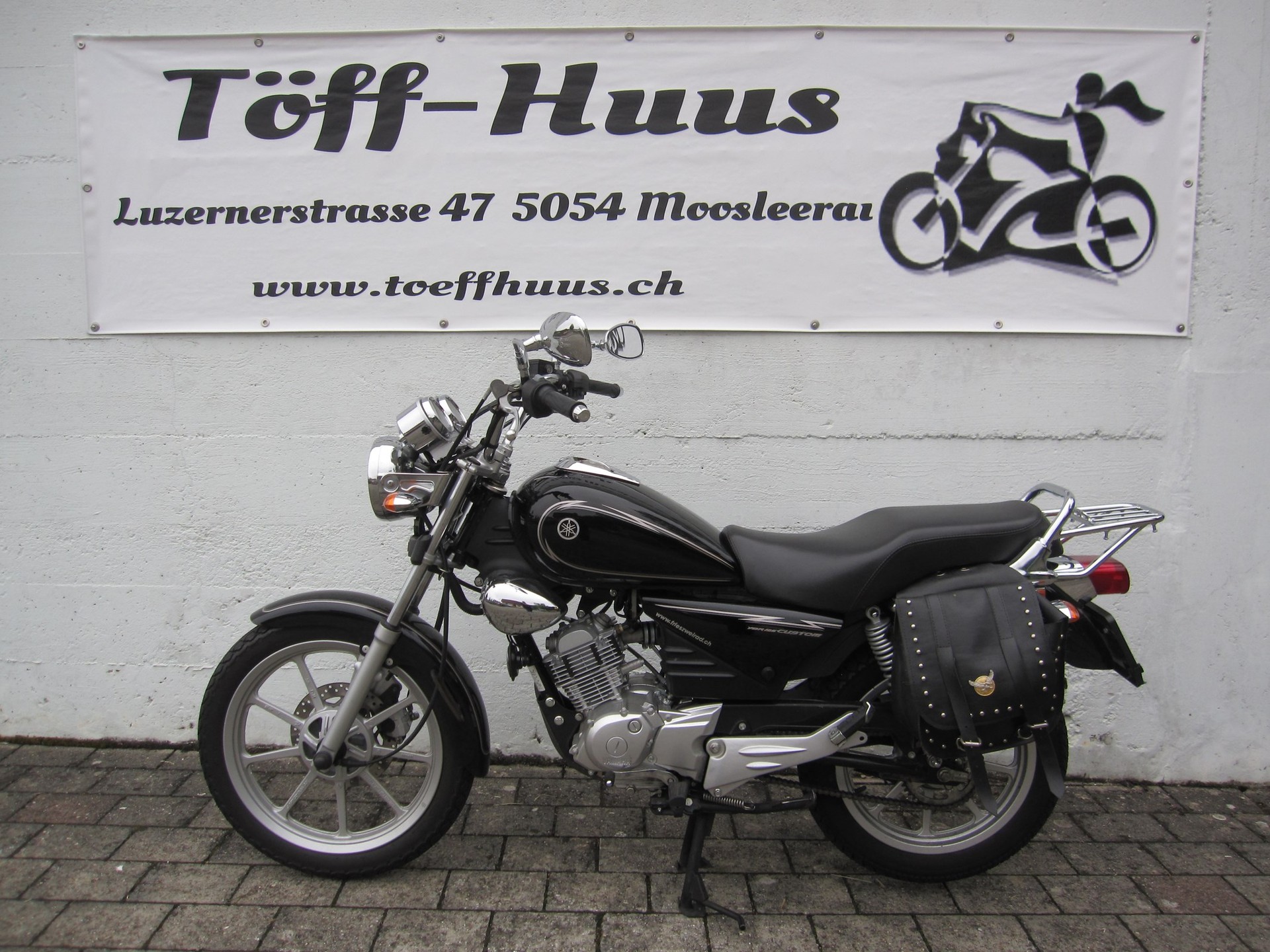 YAMAHA YBR 125 Custom-showroom-element-3