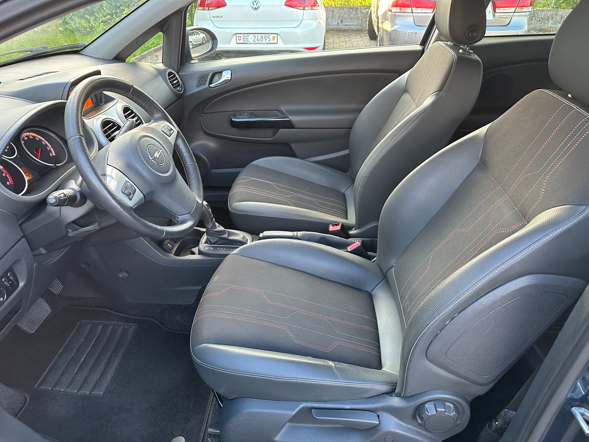 OPEL Corsa 1.4 TP Sport Automatic-image-9